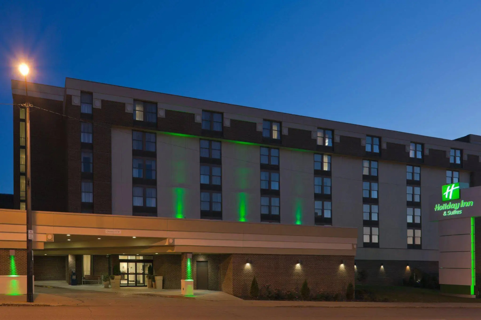 Quality Inn & Suites Downtown Mansfield