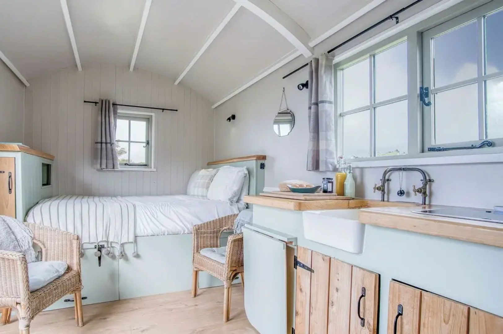 Haven View - 1 Bed Shepherds Hut - St Ishmael's