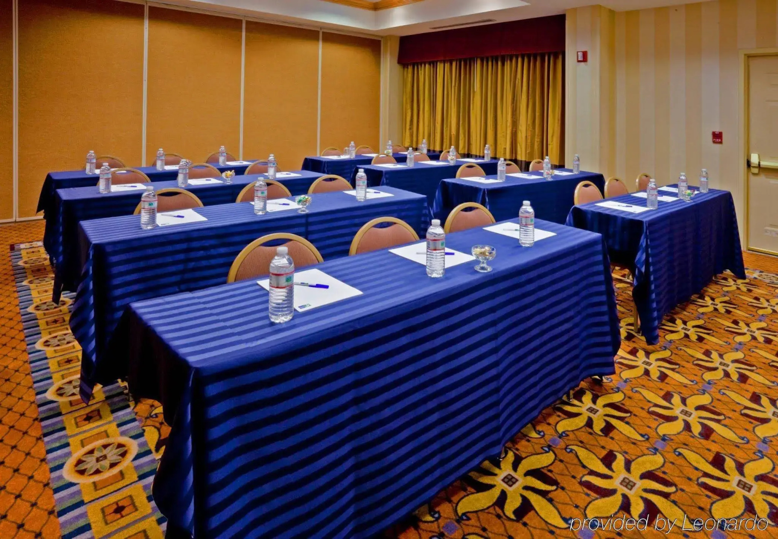 Holiday Inn Express-Western Avenue University