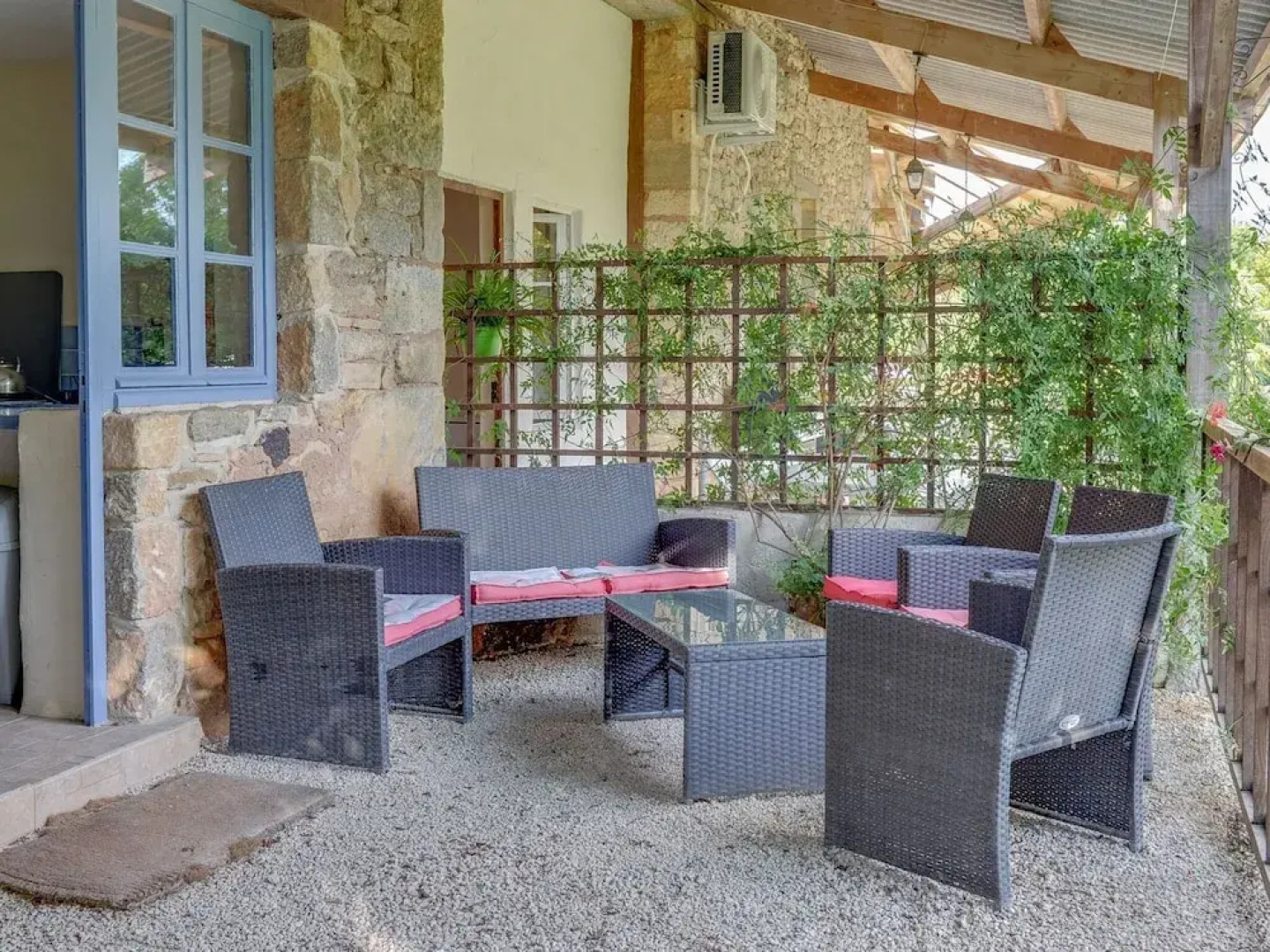 Secluded Holiday Home in Lacapelle-biron With Swimming Pool