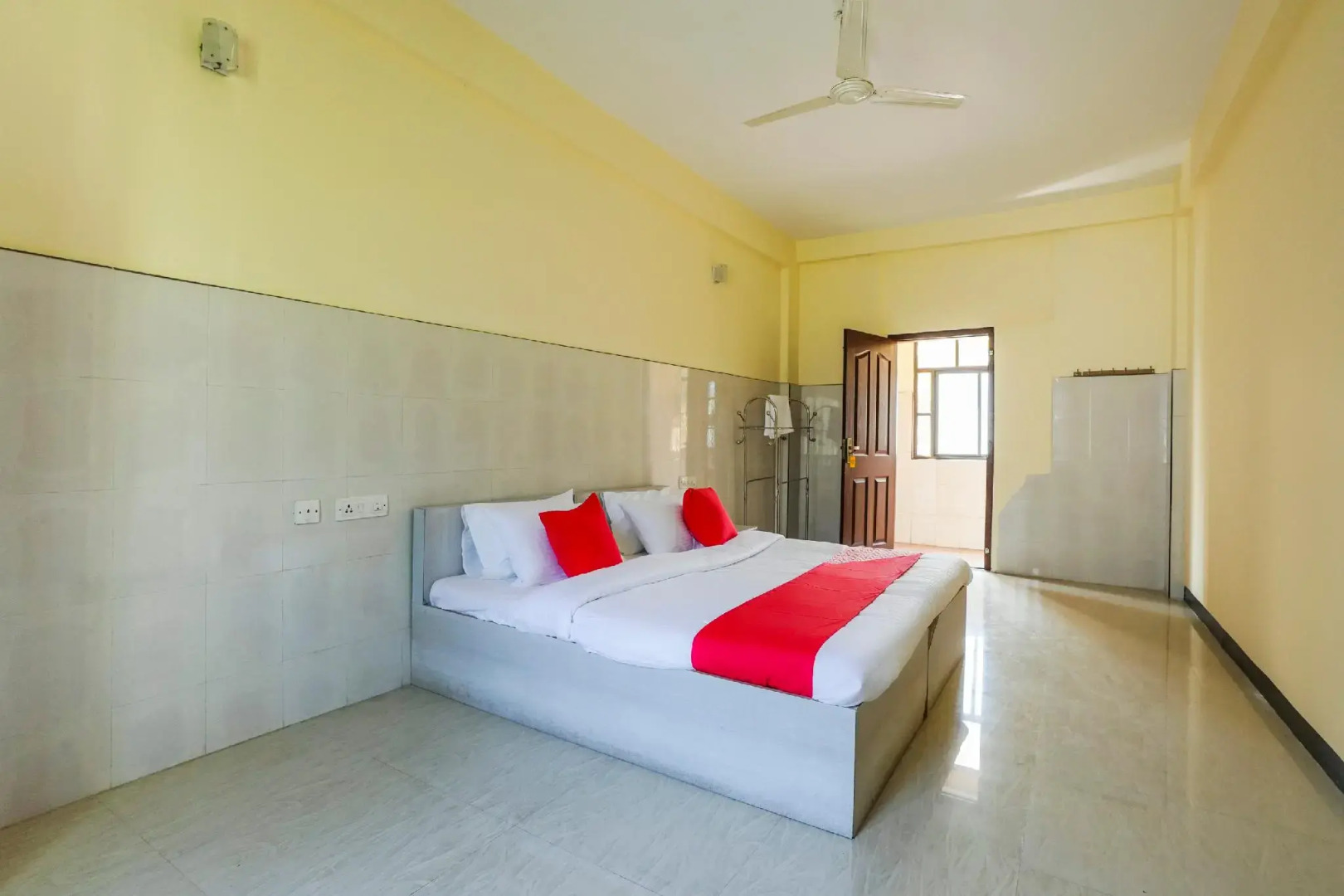 OYO 64792 Malabar Tourist Home