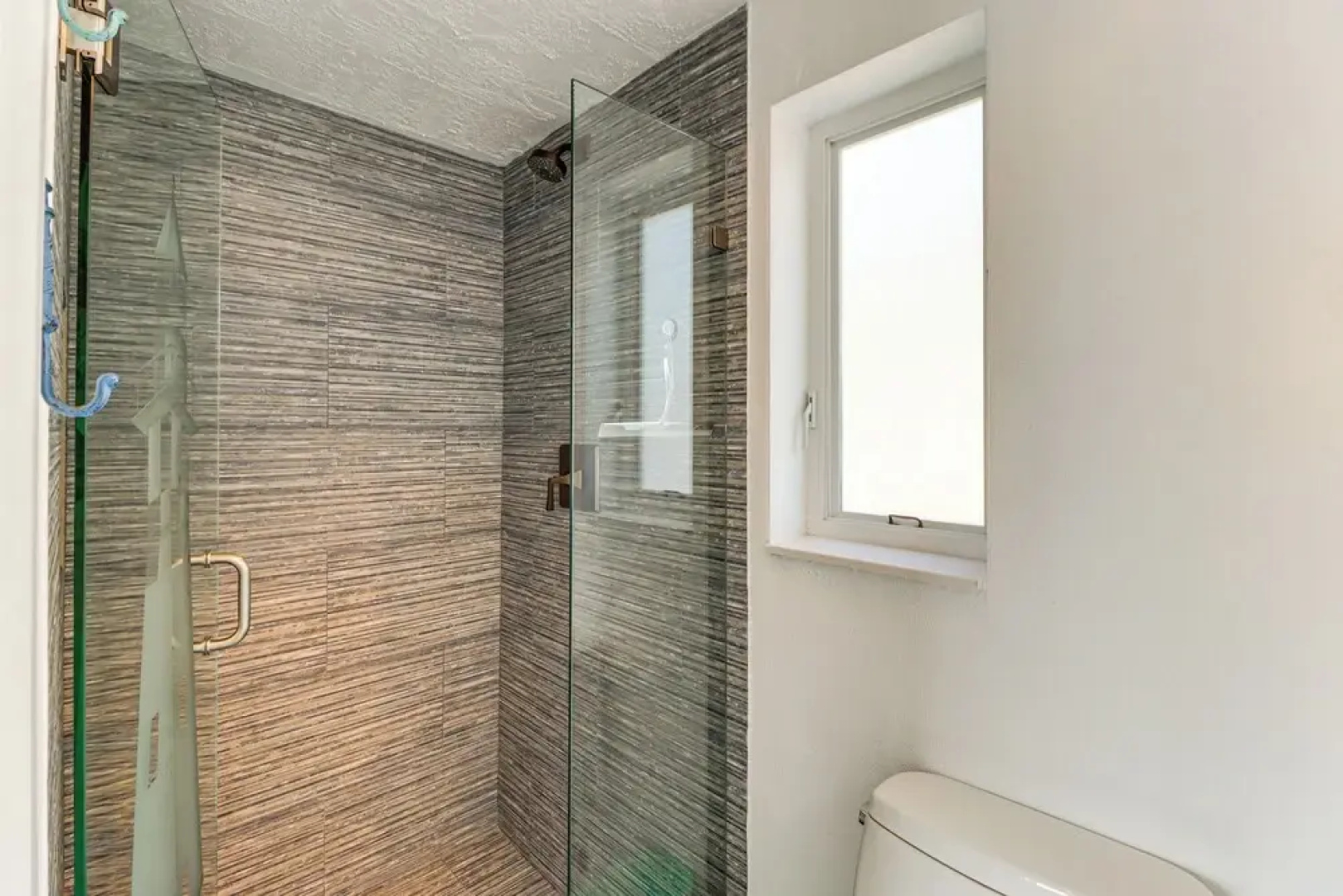 1 Mi to Dtwn: Oceanfront Gem w/ Resort Amenities!
