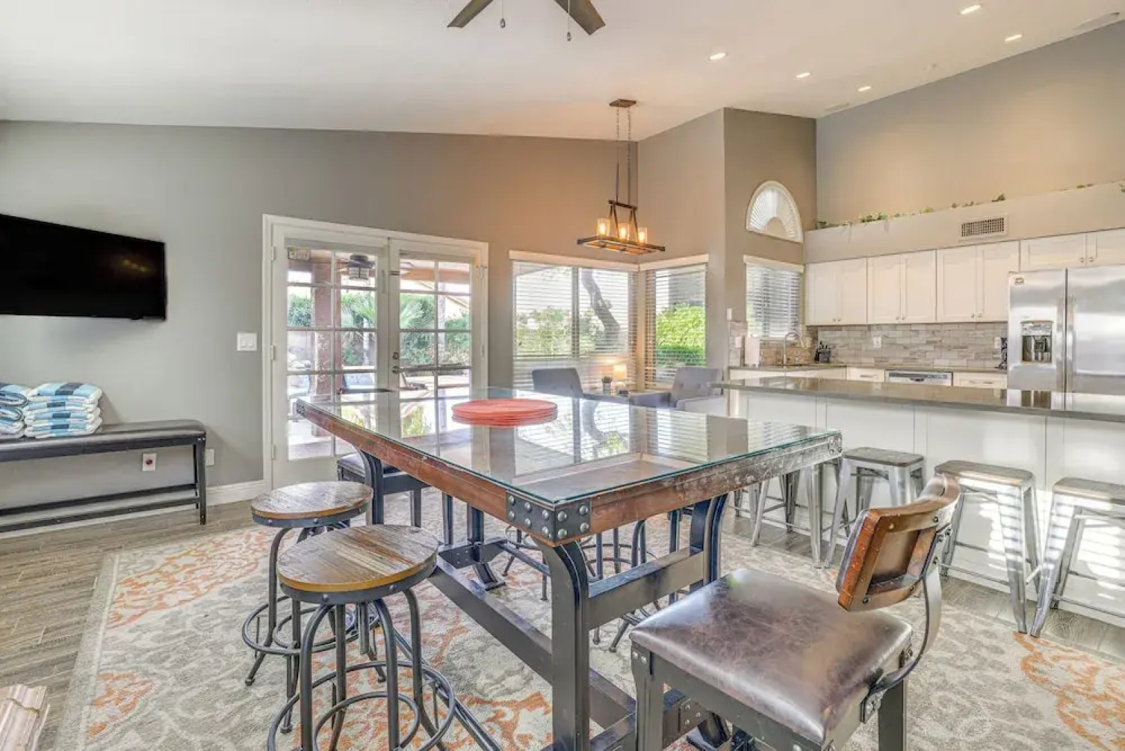 Saltwater Pool & Grill: Tempe Retreat!
