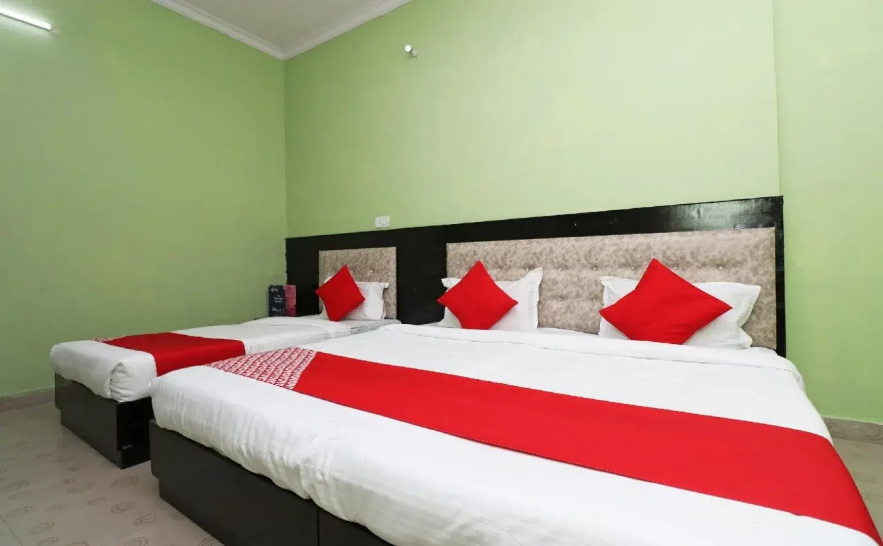 OYO Flagship 23686 UR Guest House