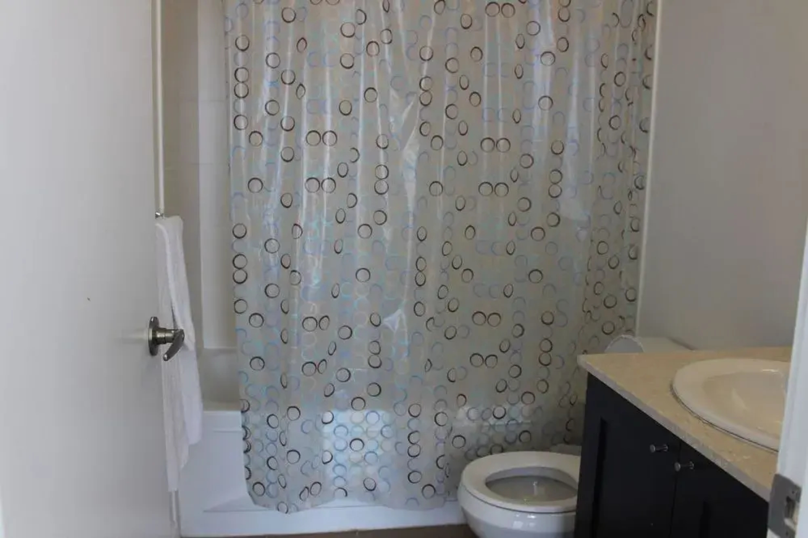 Deluxe Corner Suite - By Elite Suites