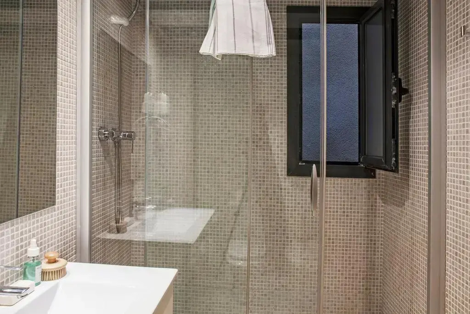 AinB Eixample Entenza Apartments