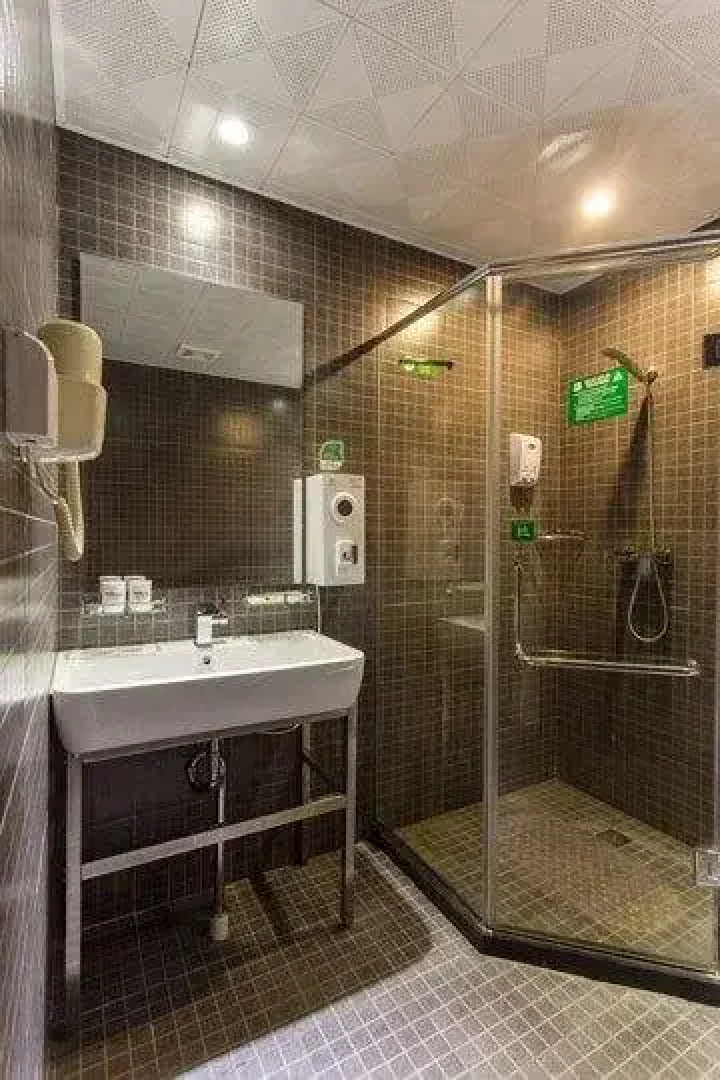 Motel Liaoyang Railway Station