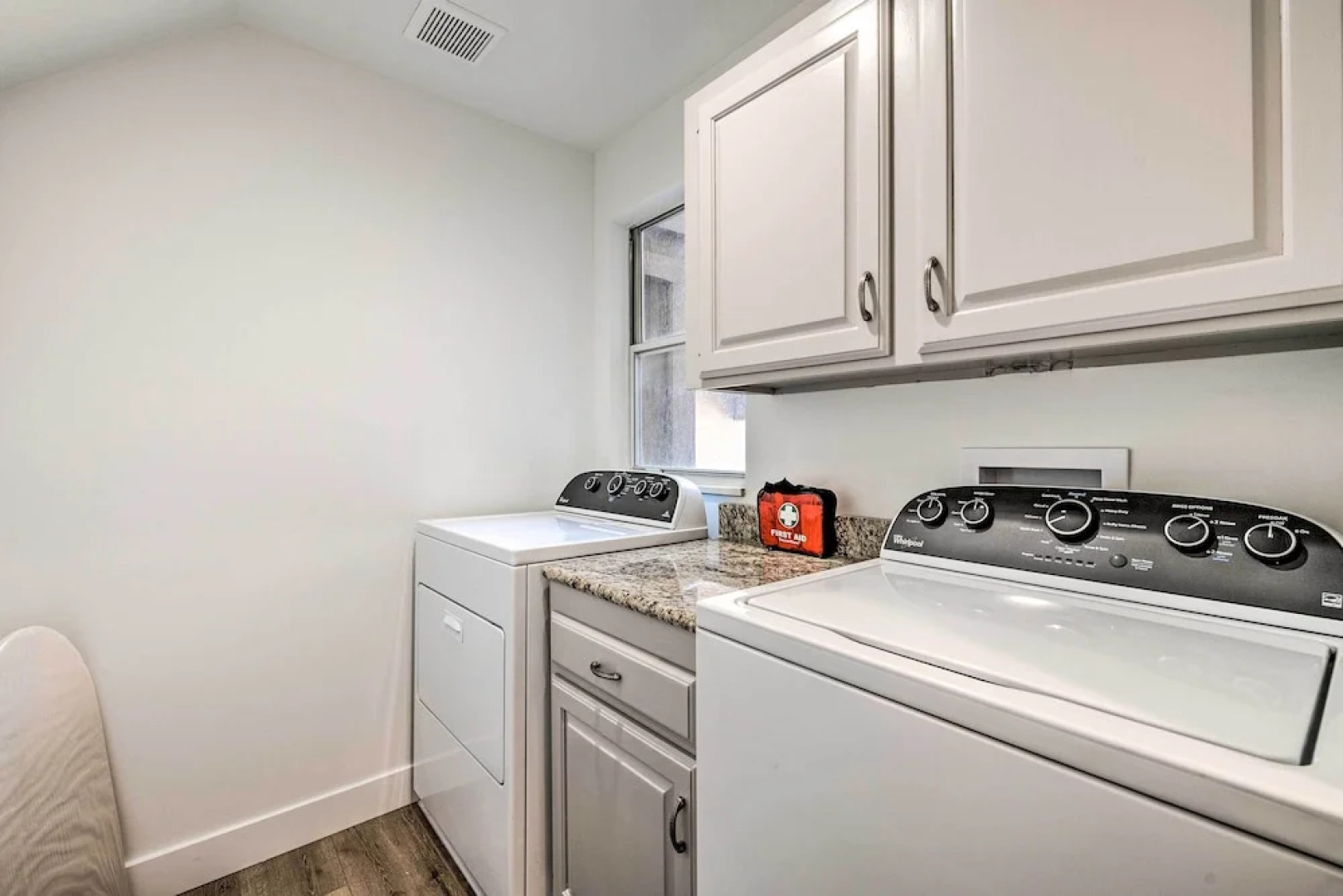 Cottonwood Heights Escape: Near Hiking & Skiing