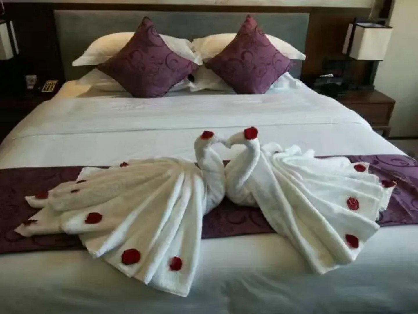 Yingjiang River Bian Chui Hotel