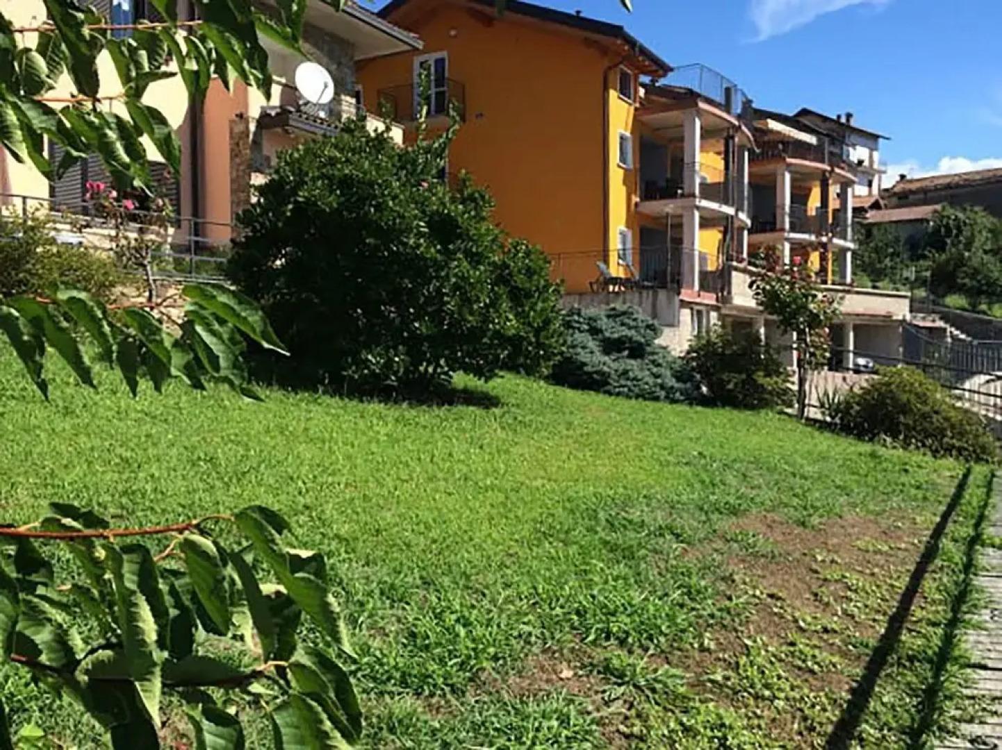 Big Apartment with View of Lake Como
