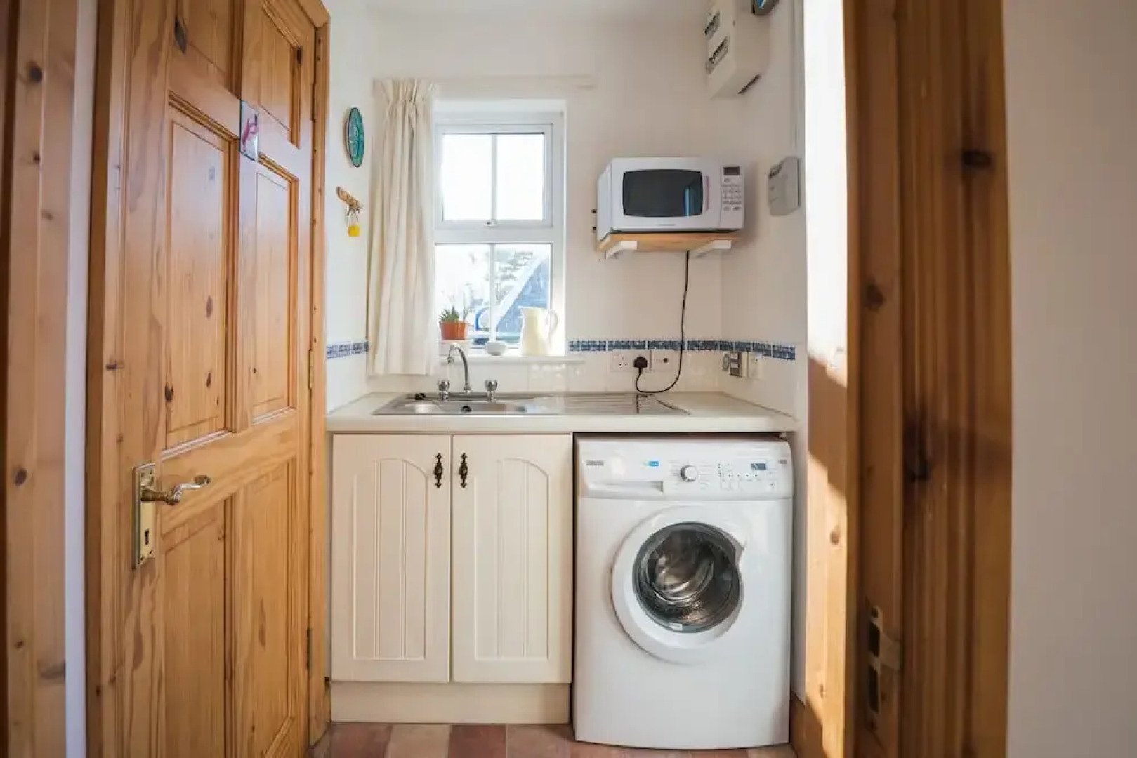 Dunfanaghy - Sea Views- in Village - Parking