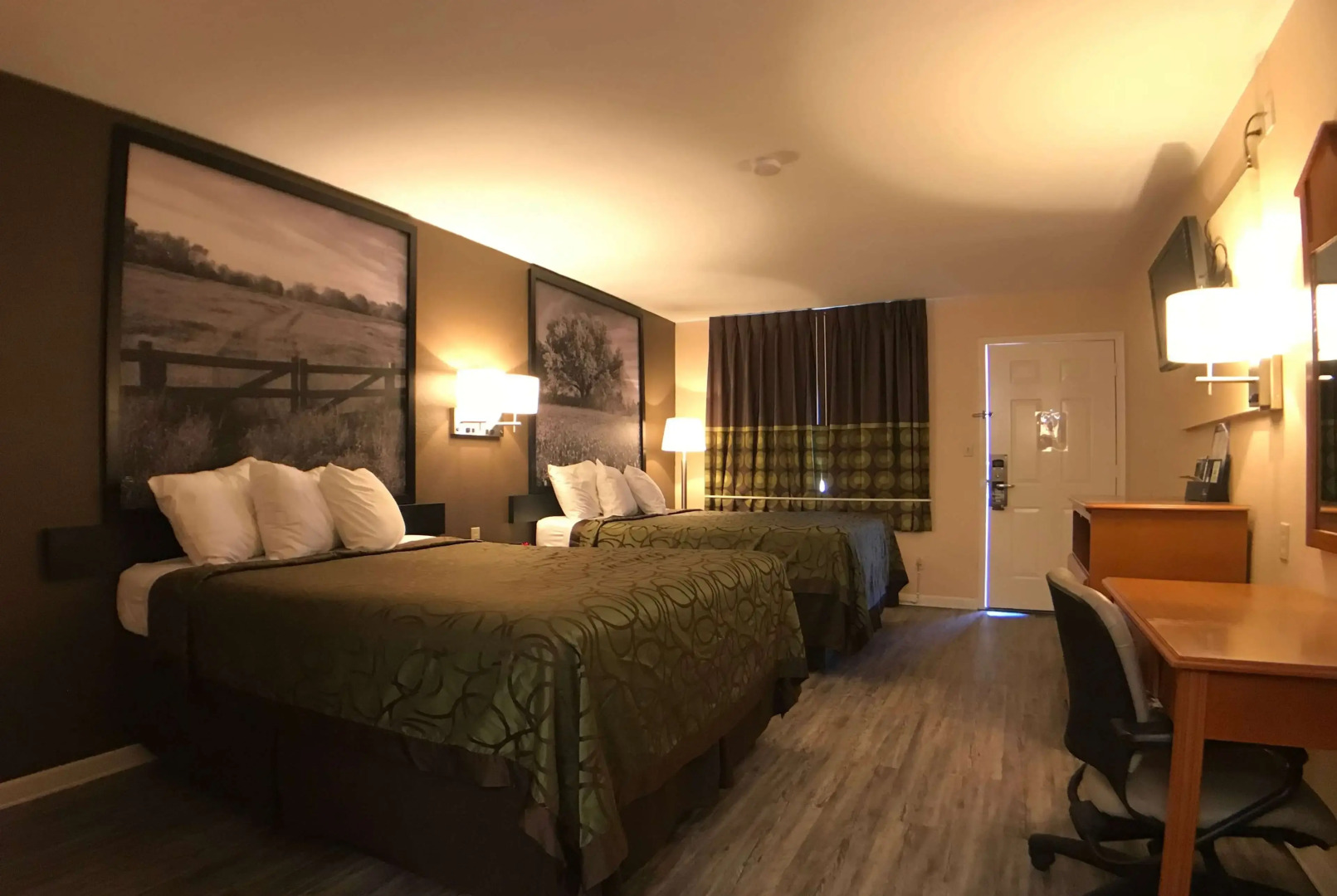 Super 8 by Wyndham Terrell