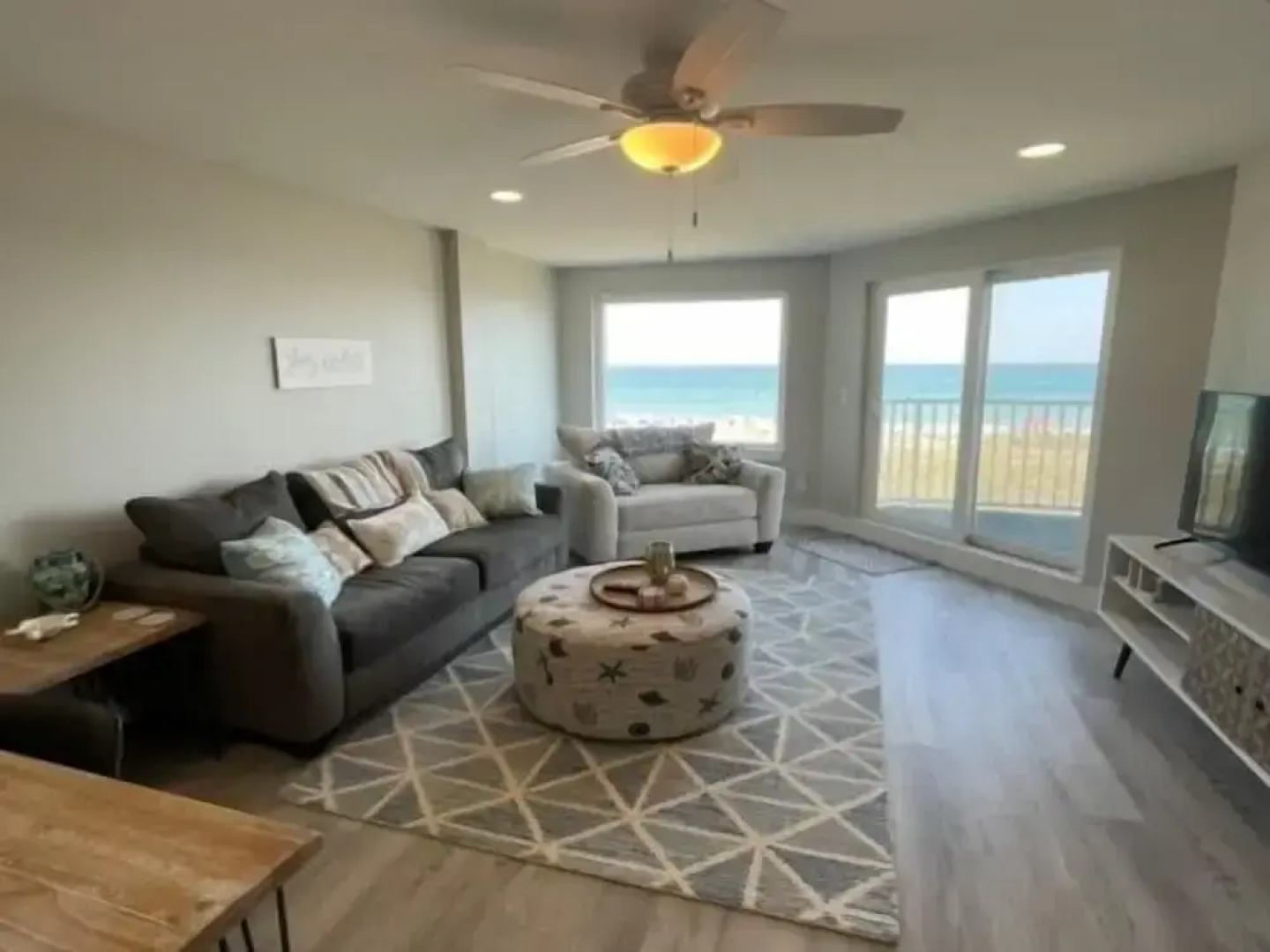 Carolina Beach Dreamin - Light Filled South Side End Unit. Ocean Views From Most Rooms! Private Beach Access! 3 Bedroom Condo by Redawning