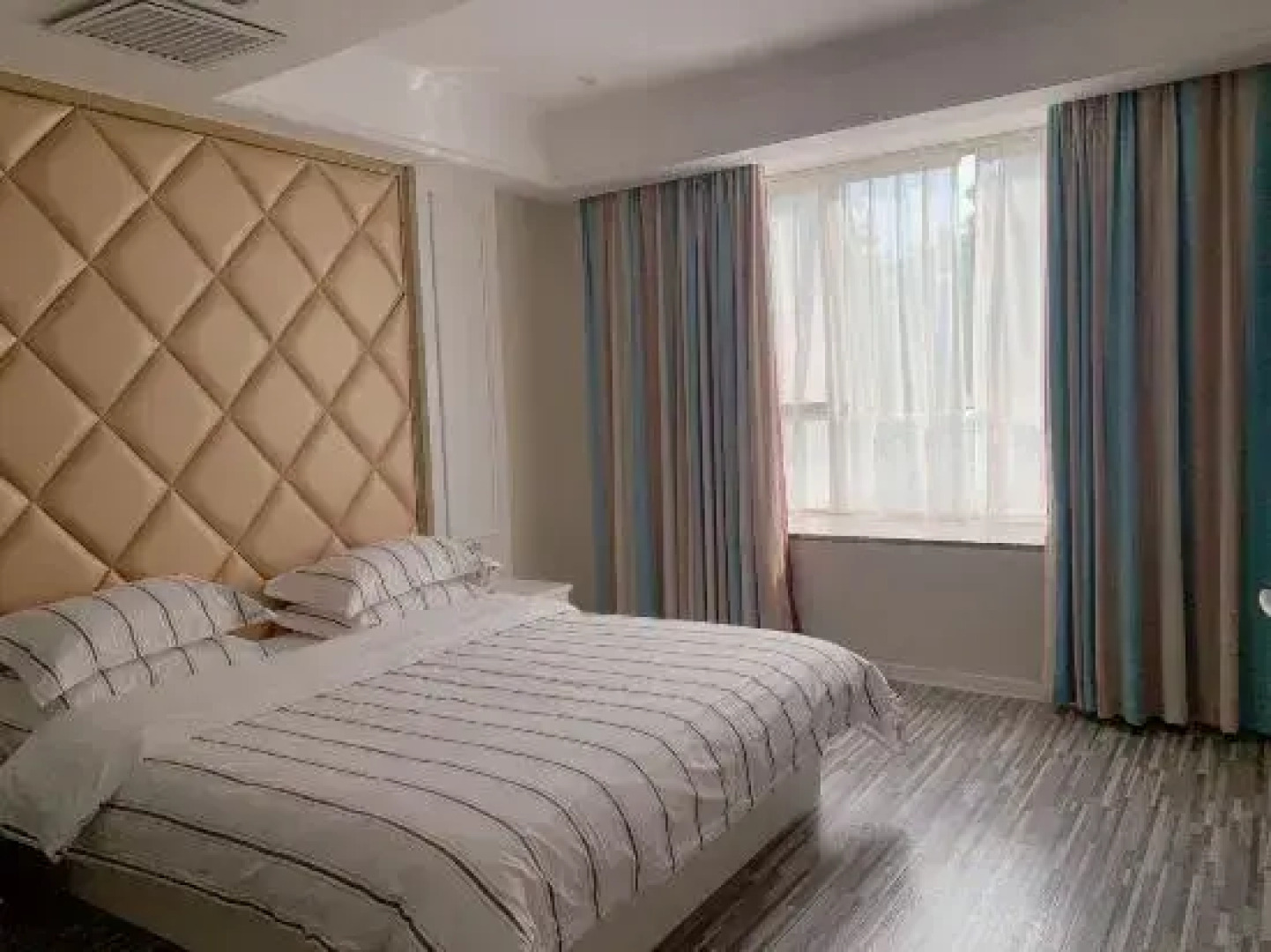 百色小橘子酒店