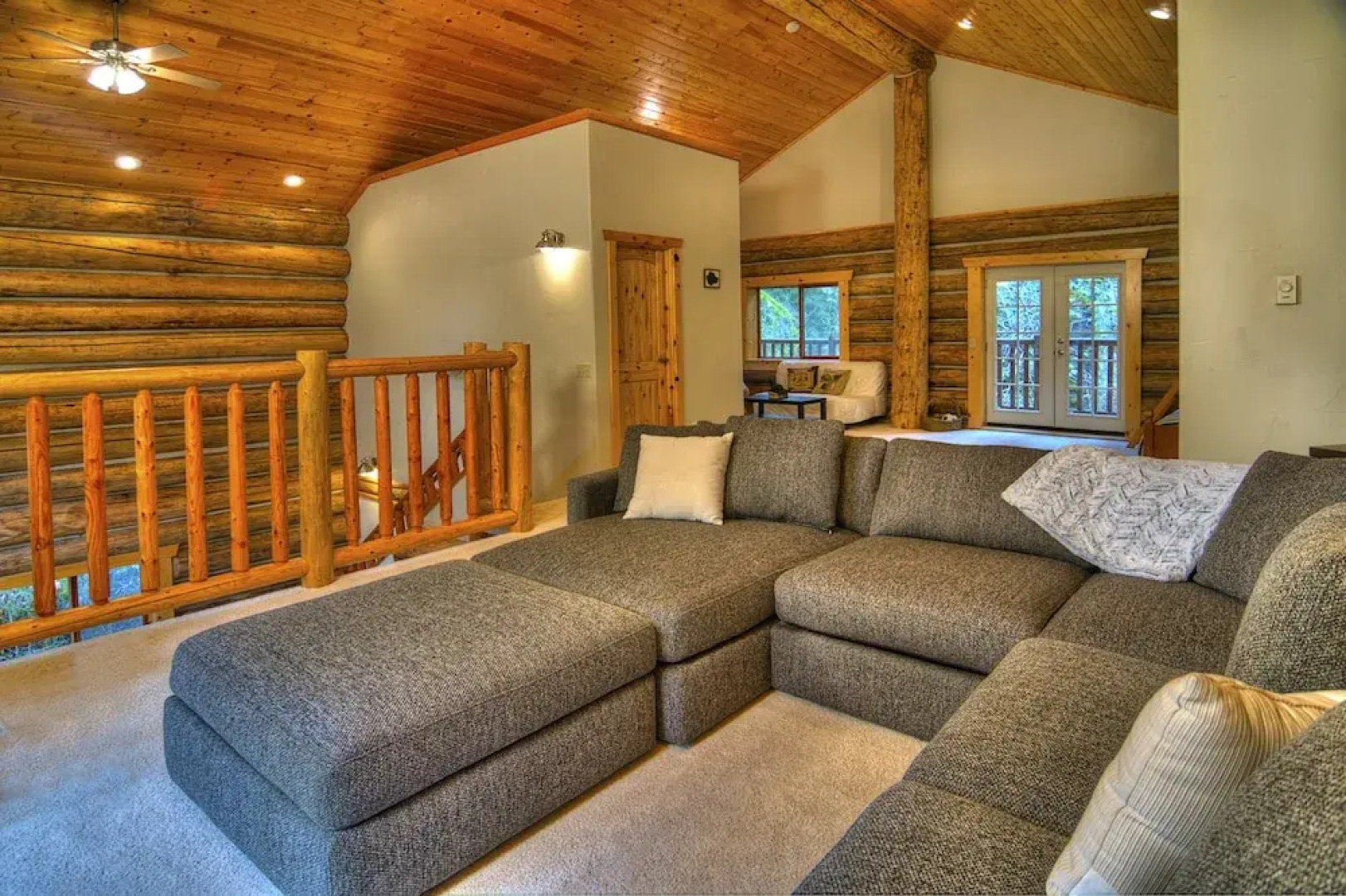 Tall Timbers Lodge - Two Bedroom Cabin with Hot Tub