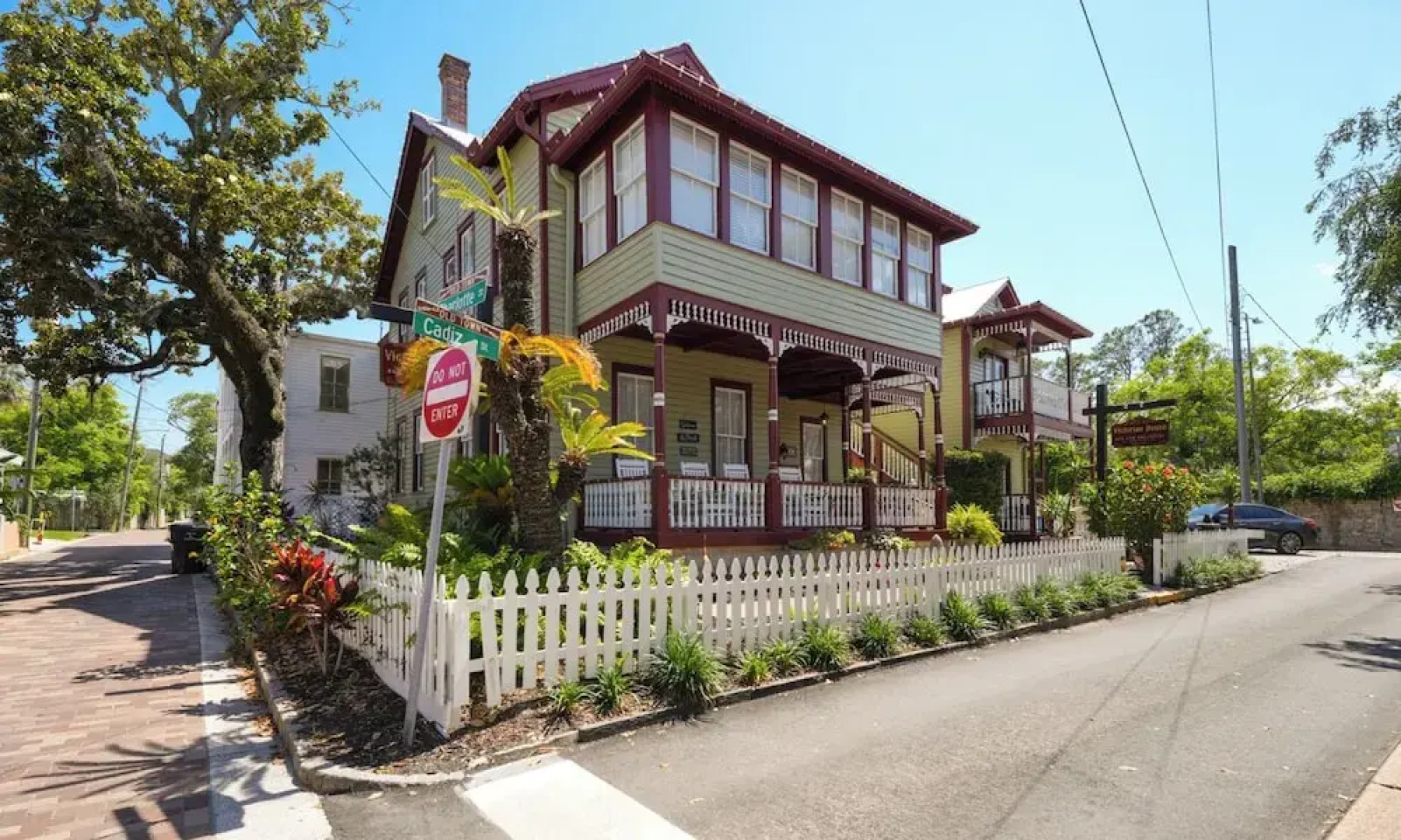 Victorian House Bed & Breakfast