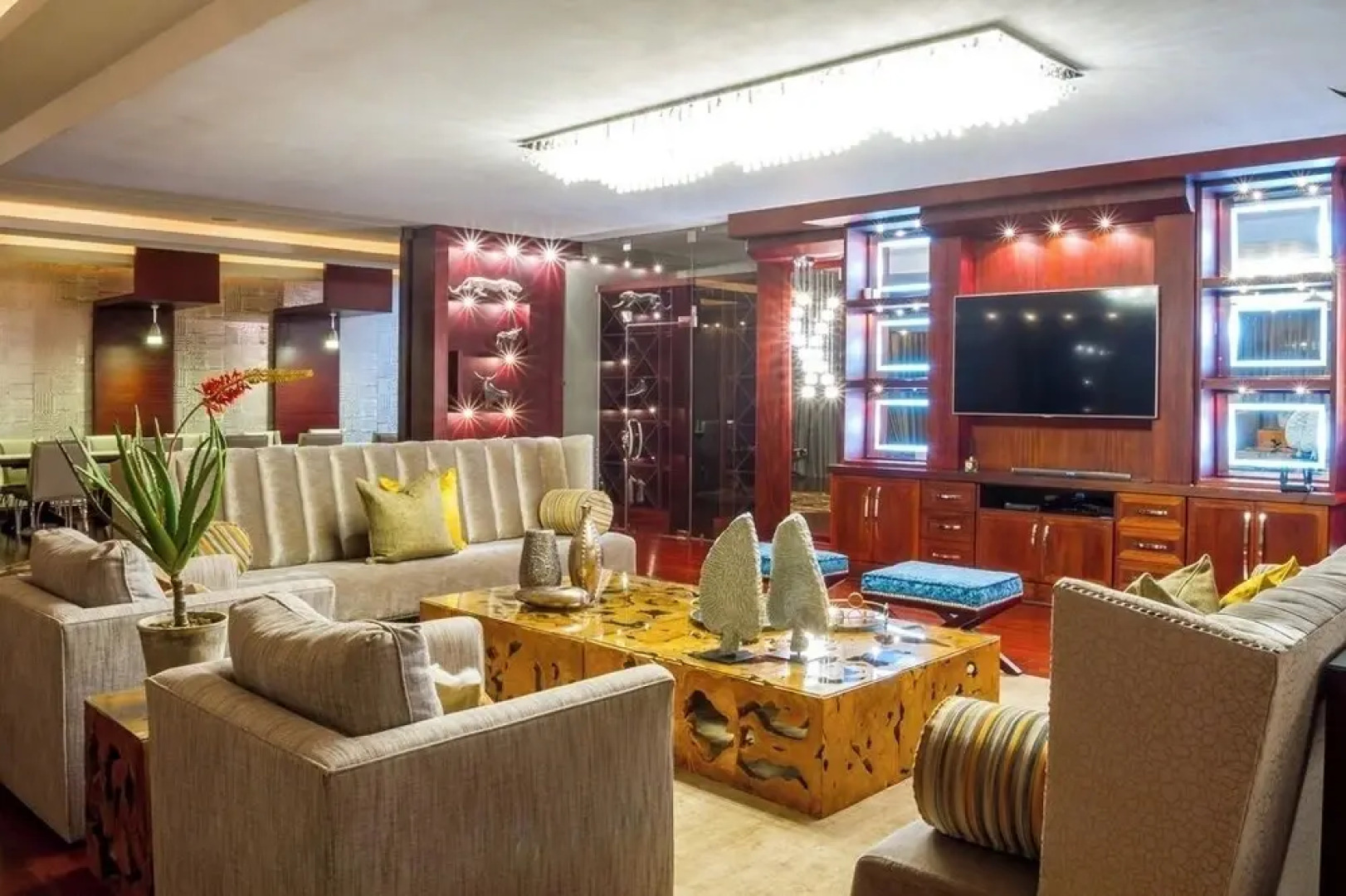 Royal Mukumbura Boutique Hotel