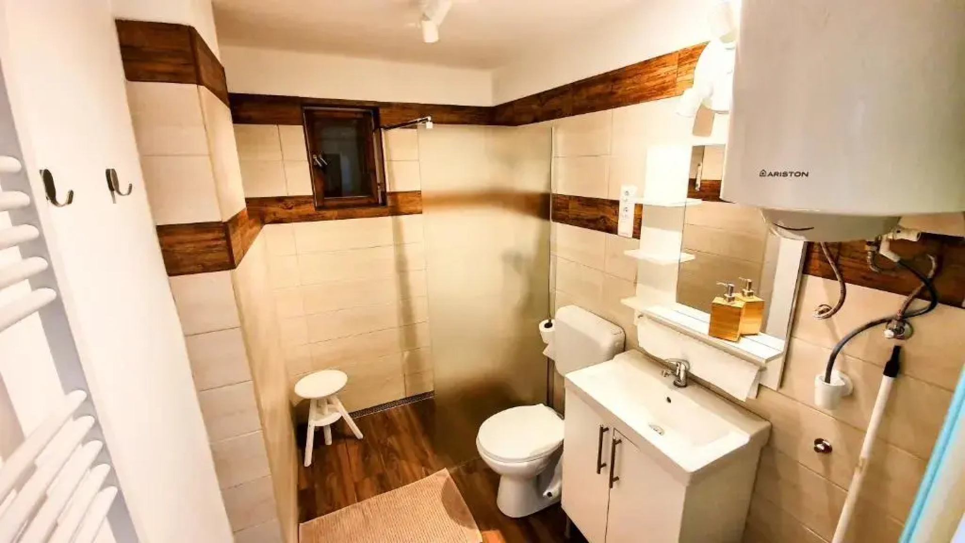 Kis-Tisza Üdülőház és Horgásztanya