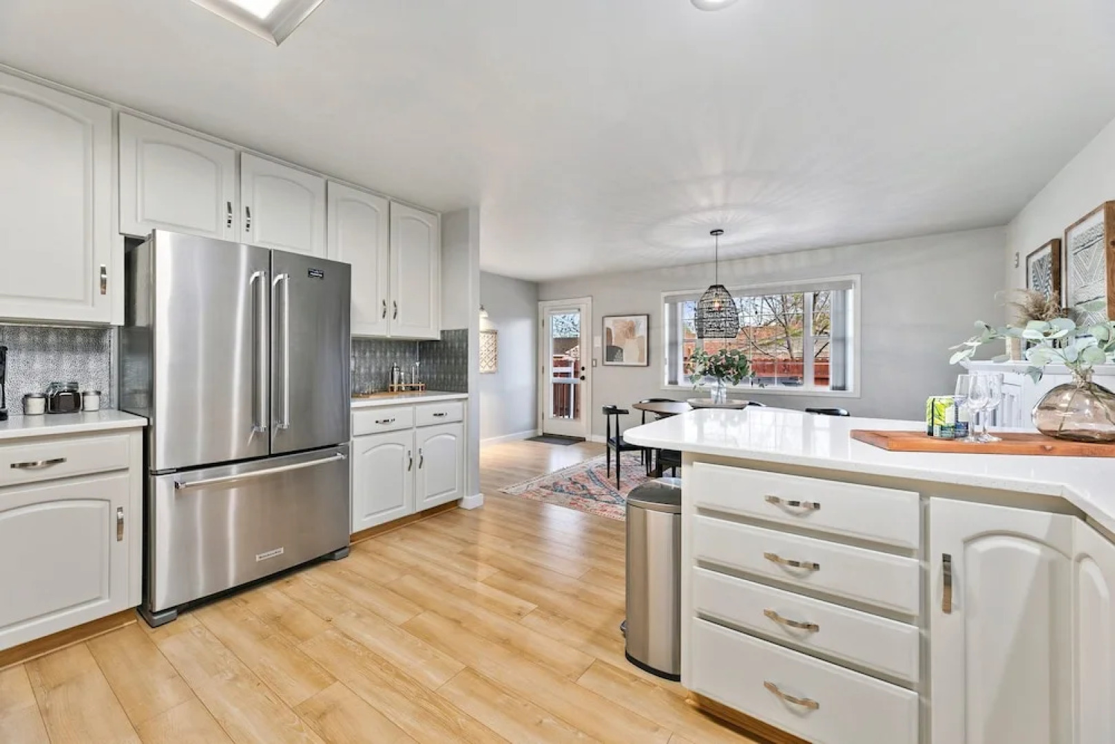 Scandinavian Chic – Hot Tub, Bikes and Lake Life!