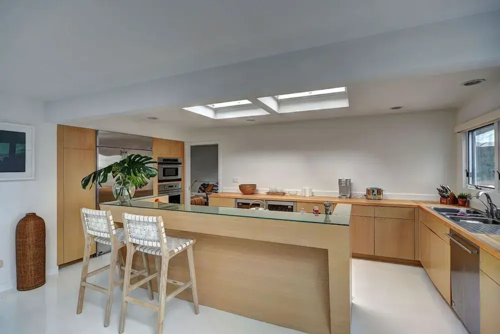 Sunset Villa by Rove Beachfront w Deck Pool