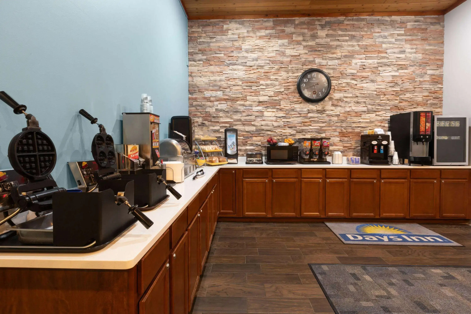 Days Inn by Wyndham Hutchinson