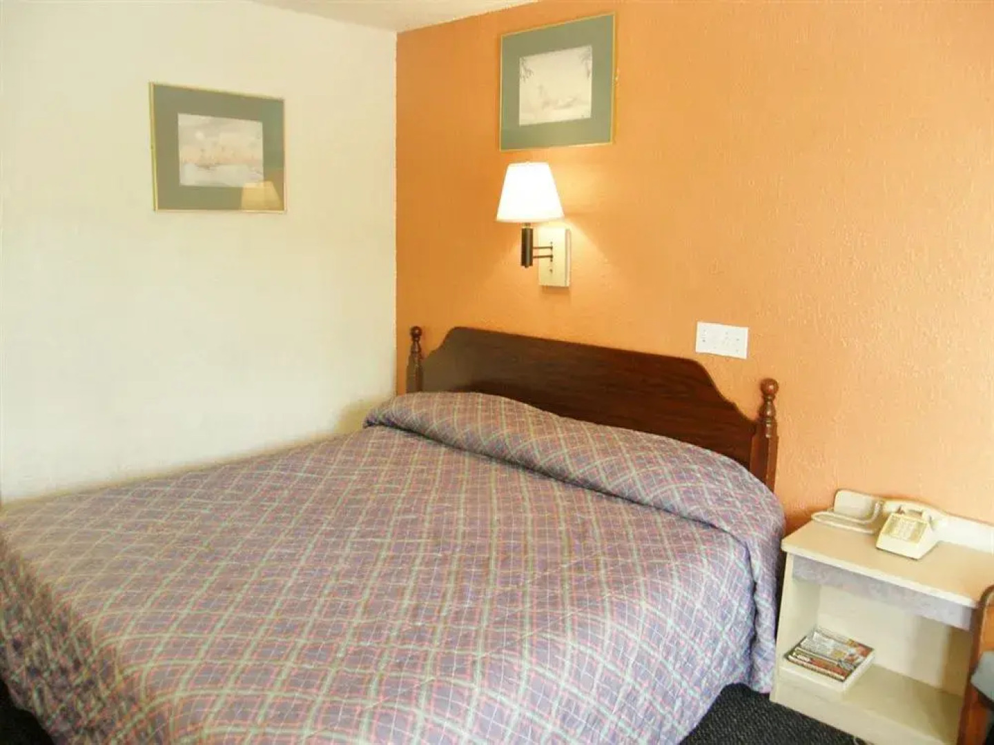 The Economy Inn - Wesley Chapel