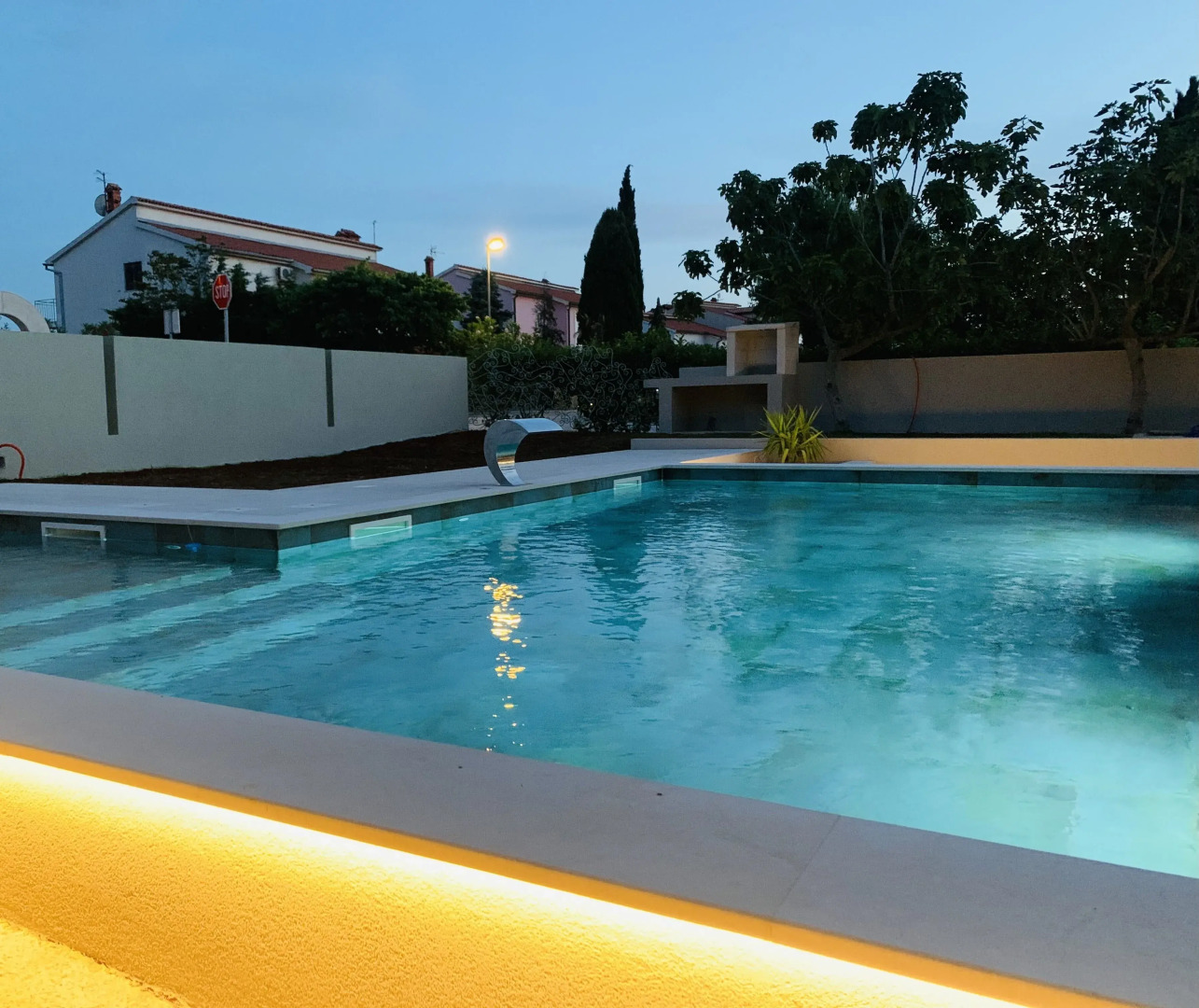 Apartments And Rooms Midnight Banjole