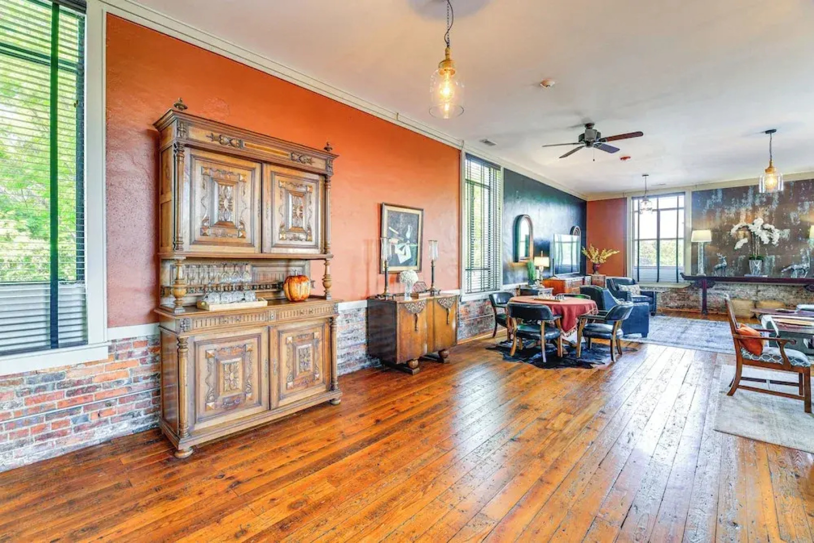 Walkable Wytheville Loft on Main Street!