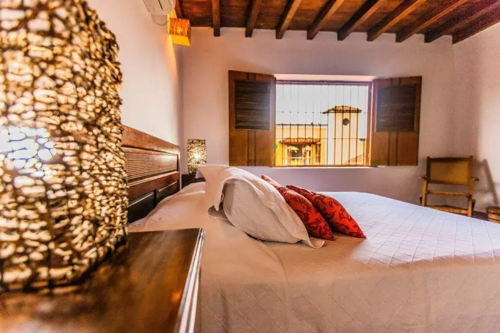 La Casa Amarilla