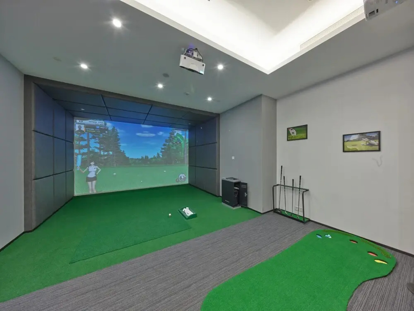 HUALUXE Nanjing Yangtze River by IHG