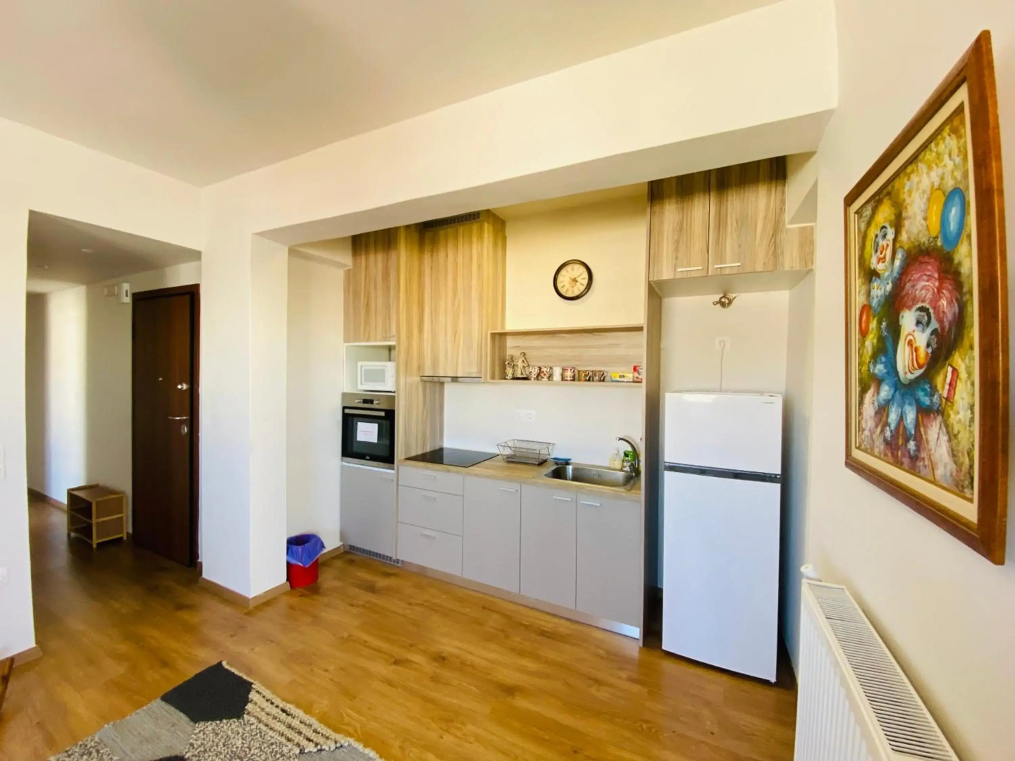 地铁站旁,免费停车位,距机场15分钟车程,独享80平米露台和美景,星空帐篷,舒适淋浴,宽敞3间房3张双人床公寓