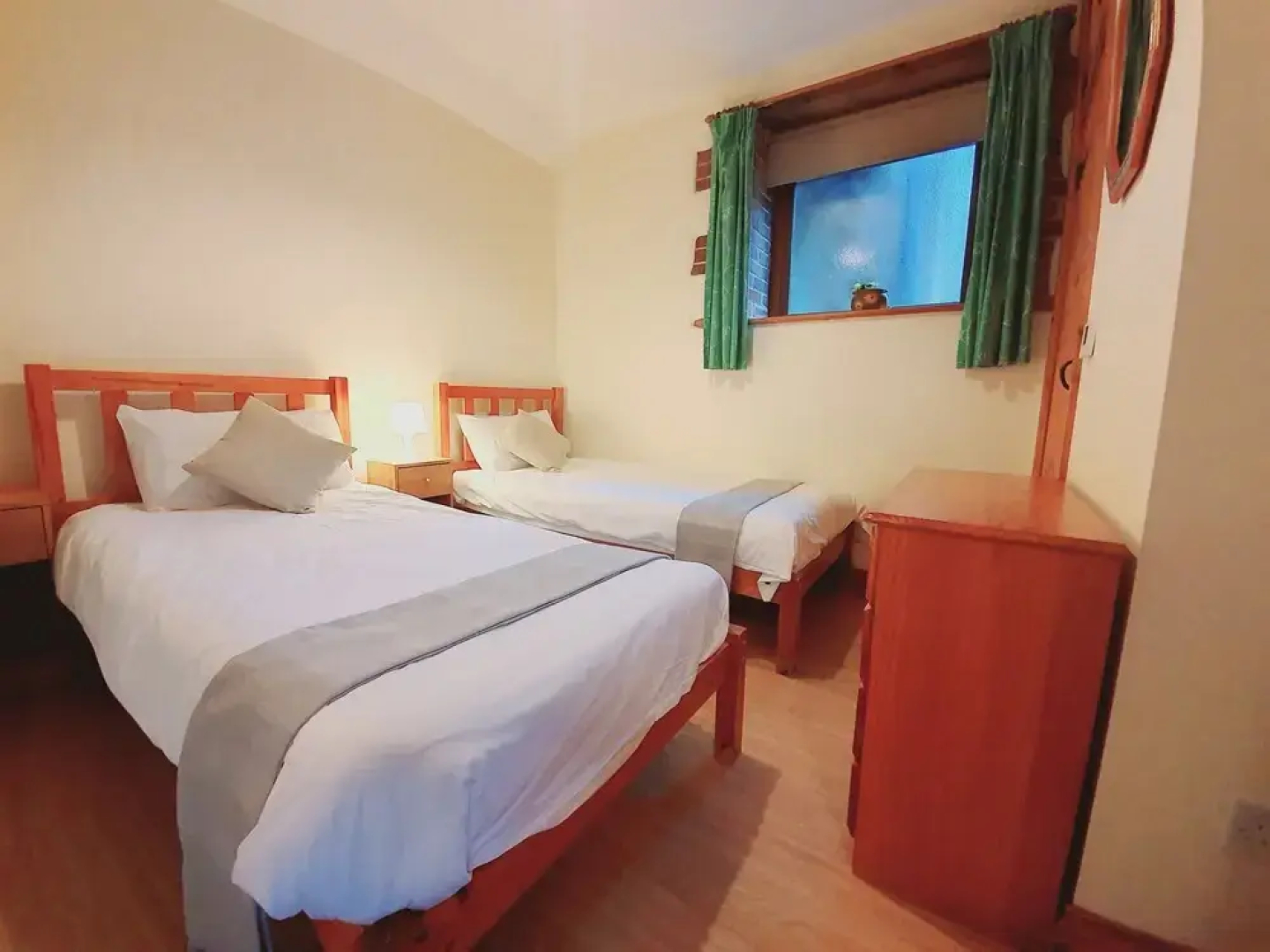 The Victorian Barn self catering holidays with pool & hot tubs