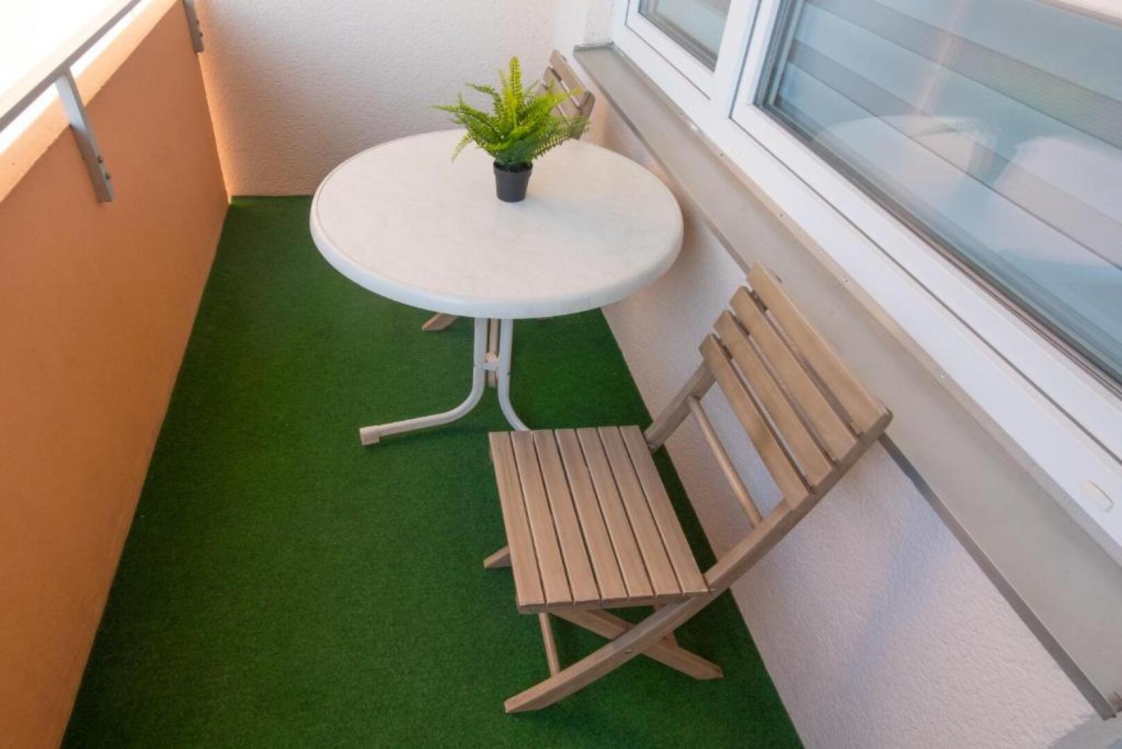 Schöne 2 Zimmerwohnung mit UHD-TV, großem Balkon und Hängematte