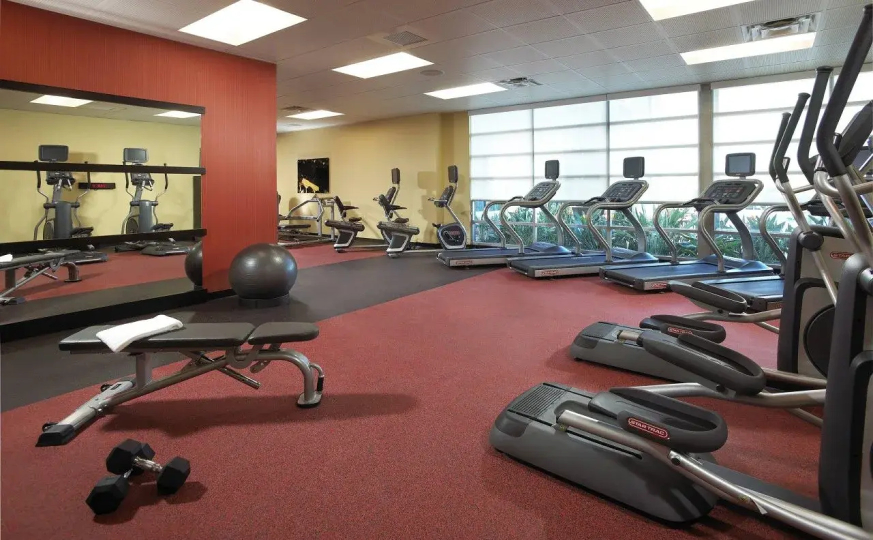 Courtyard by Marriott Long Beach Airport