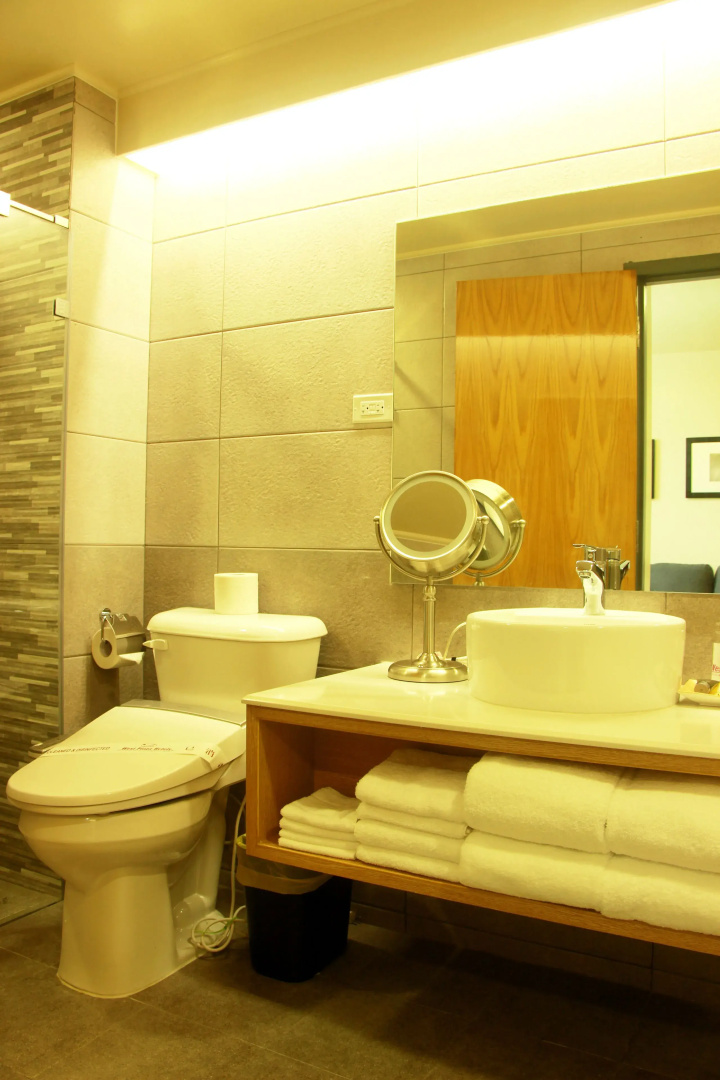 West Plaza Hotel at Lebuu Street