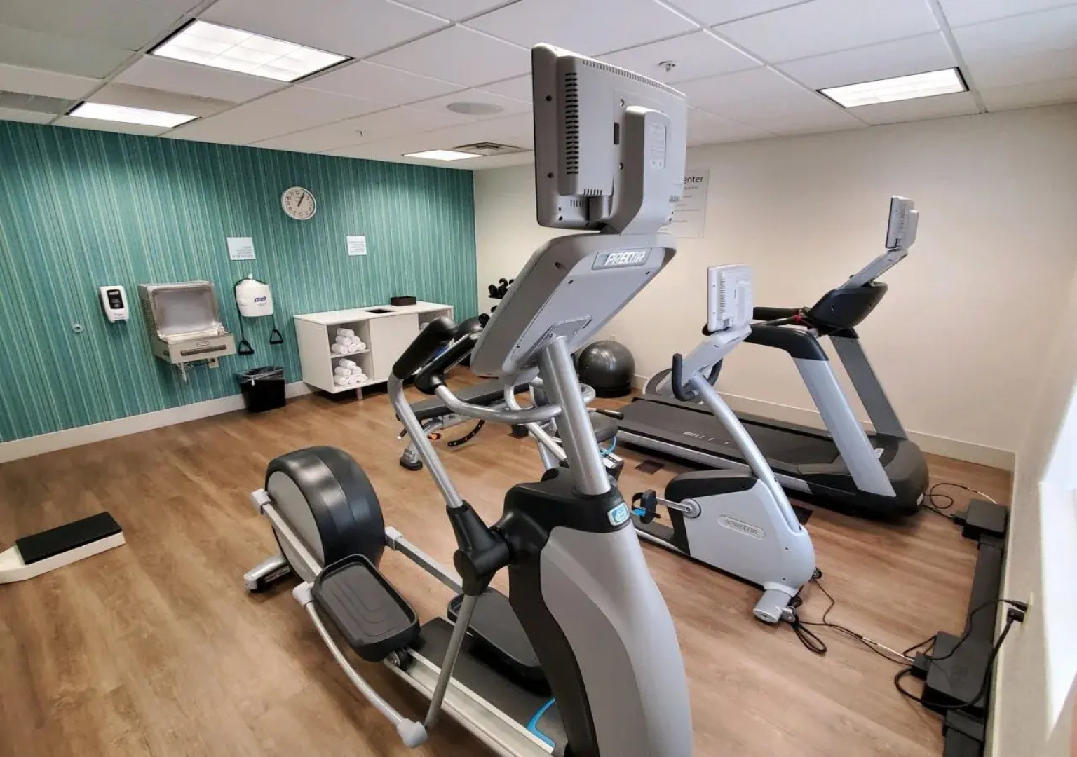 Holiday Inn Express & Suites Phoenix - Glendale Sports Dist by IHG