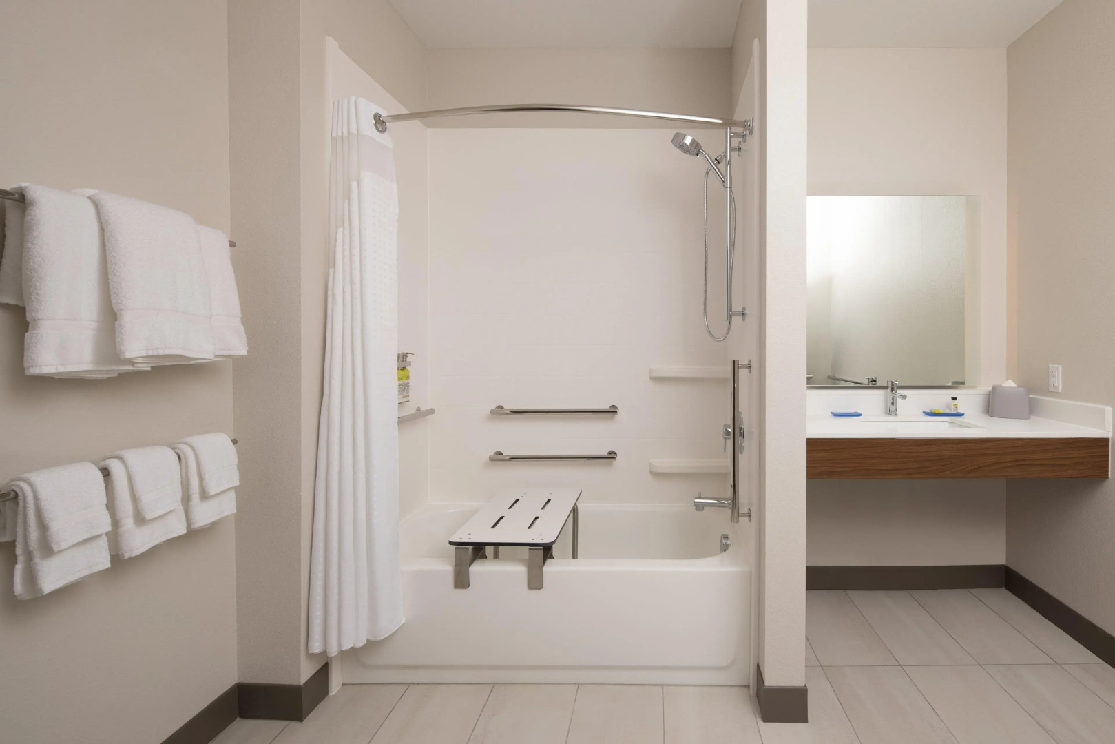 Holiday Inn Express & Suites Ft Myers Beach-Sanibel Gateway by IHG