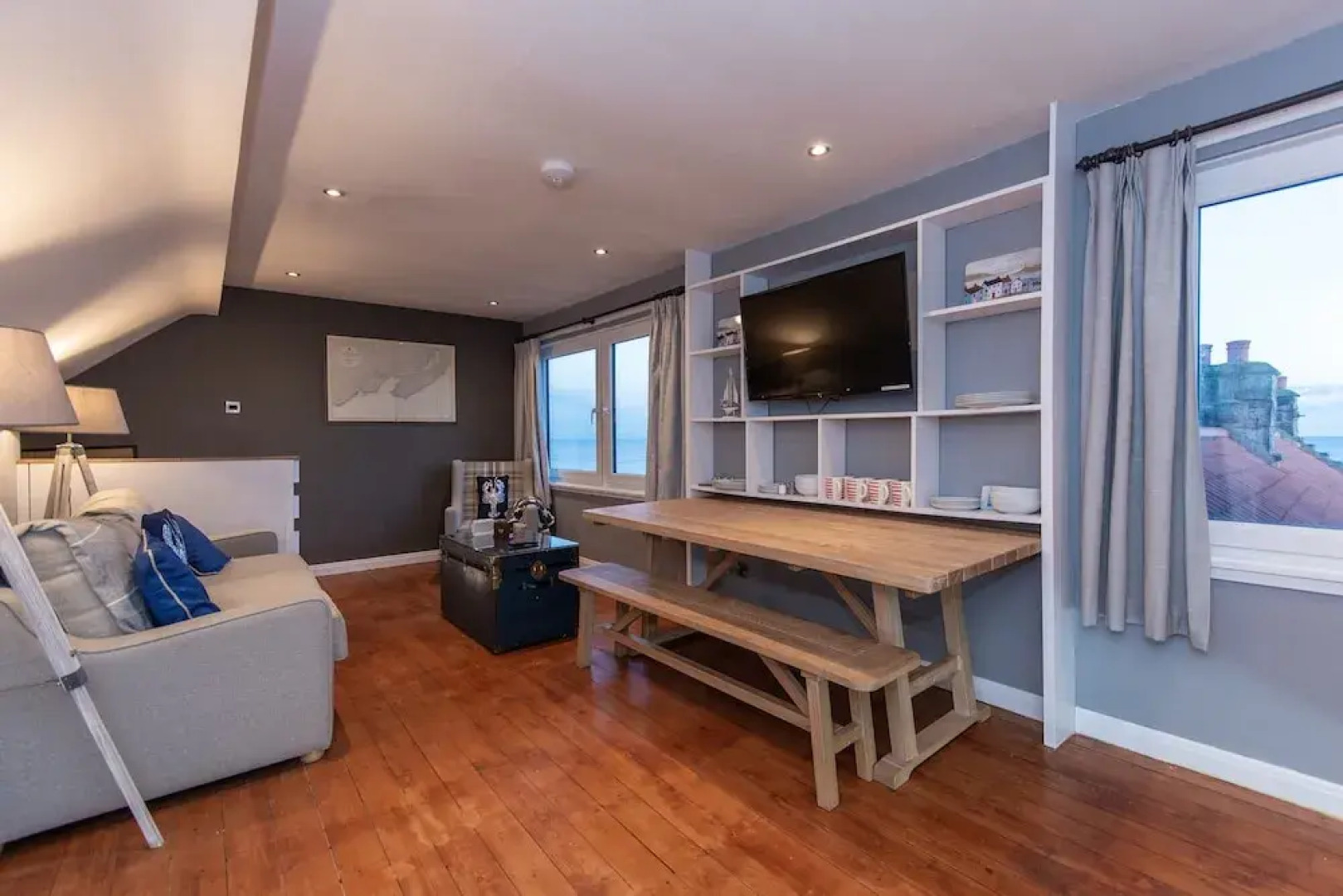 Captains Lookout - Cosy House With Sea Views