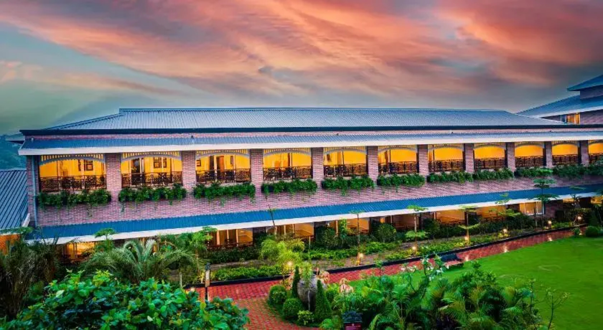 Mayfair Oasis Resort & Convention