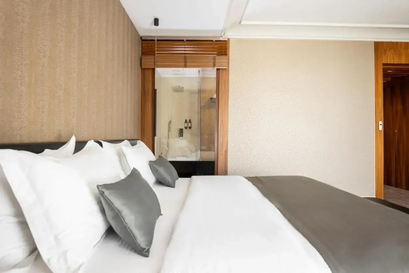 Select Hill Resort