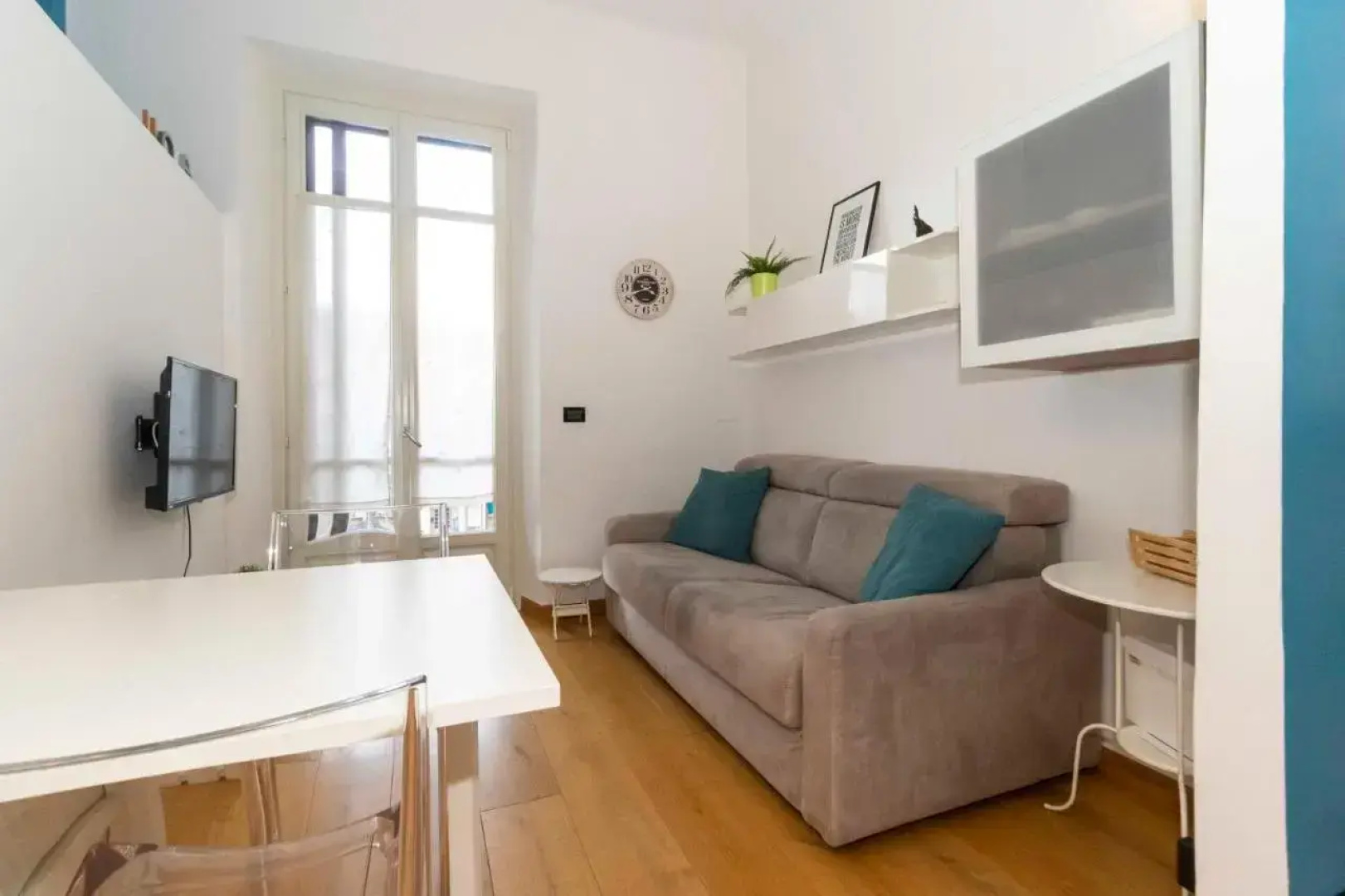 BOOK NOW! Apt x4 a few steps from Valentino's Park