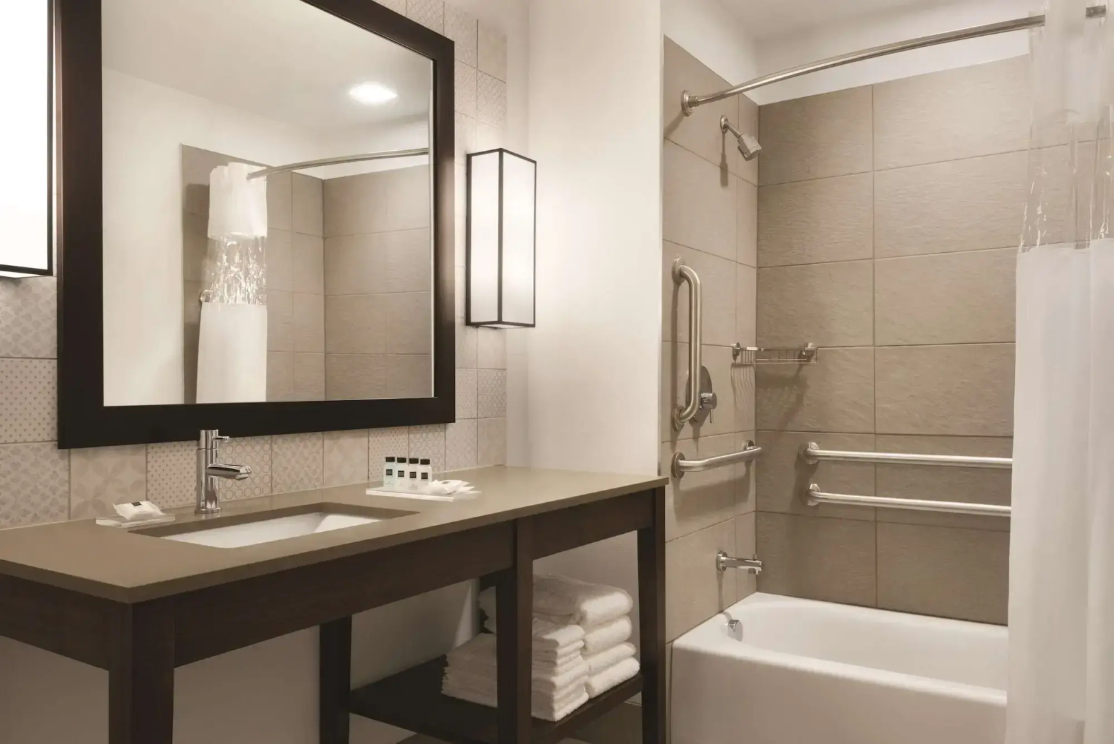 Country Inn & Suites by Radisson, Ft. Atkinson, WI