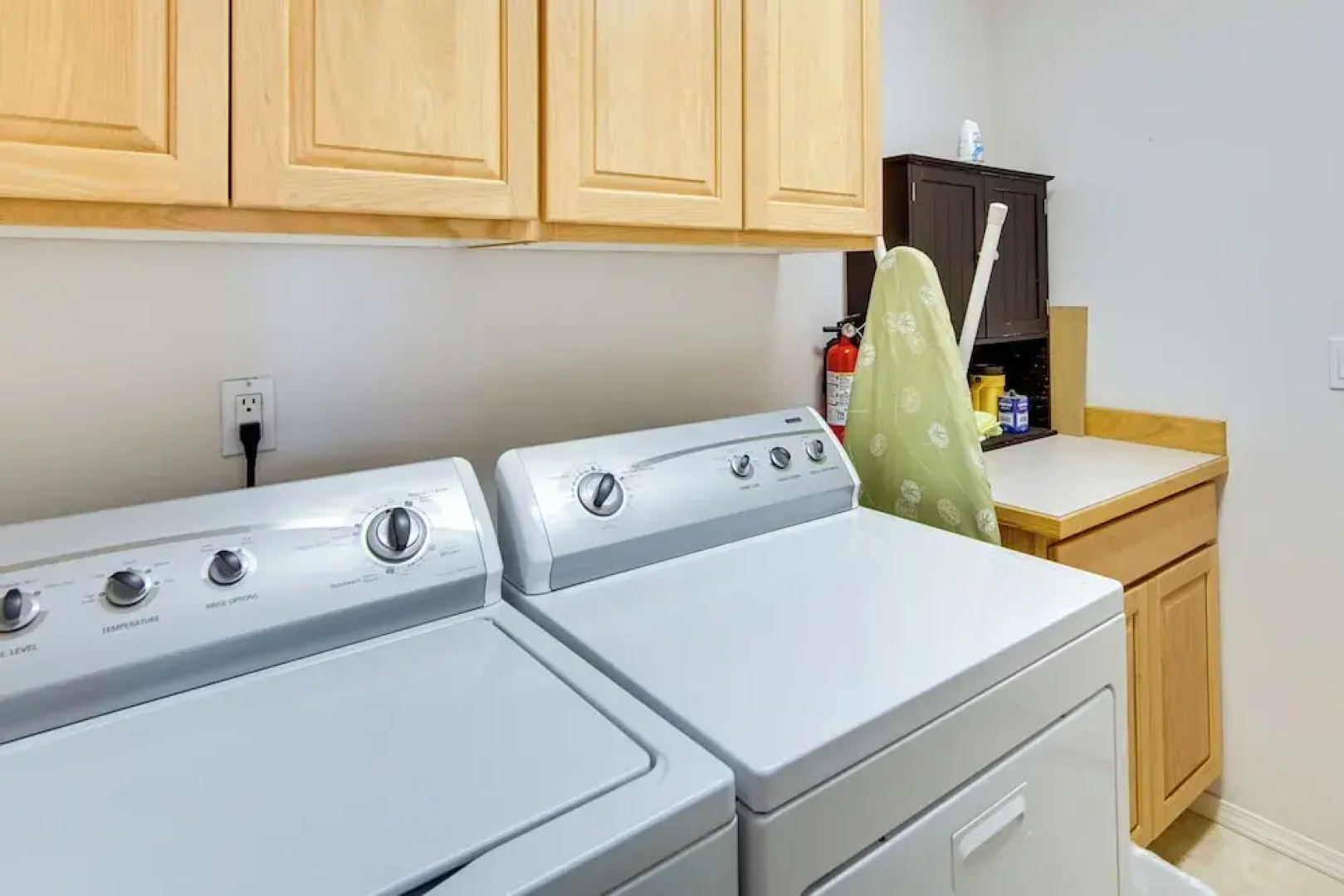 6 Mi to Dtwn Yakima: Central Washington Home