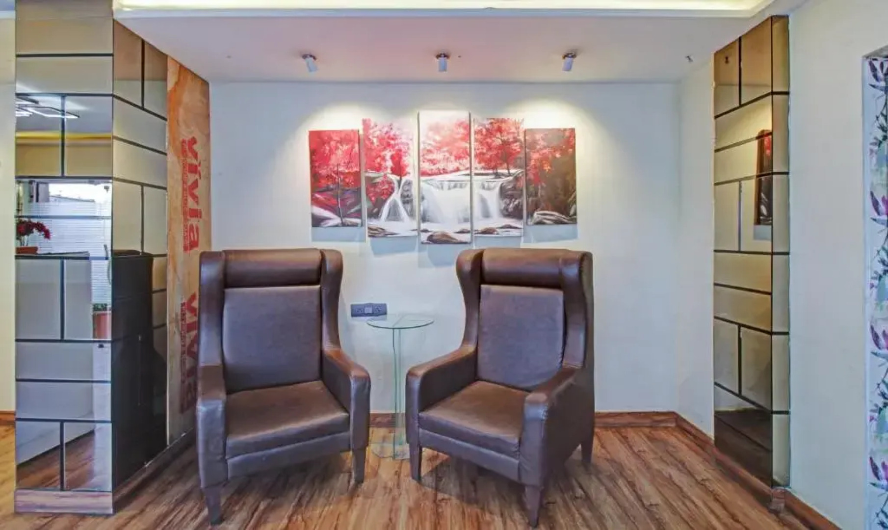 CAPITAL O64642 Hotel The Boss