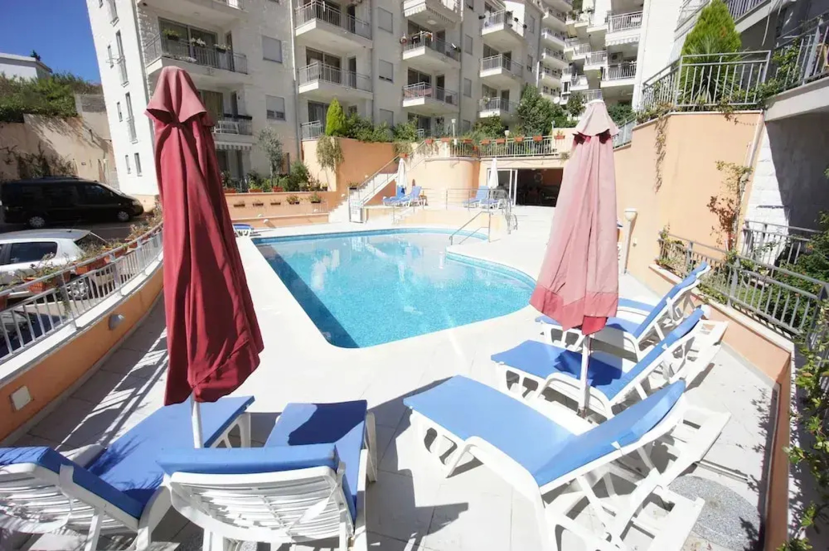 Petrovac Bay Apartments
