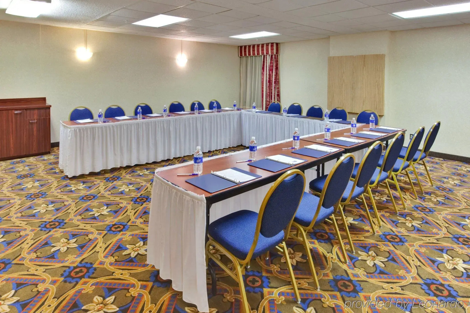 Holiday Inn Express Flint-Campus Area by IHG