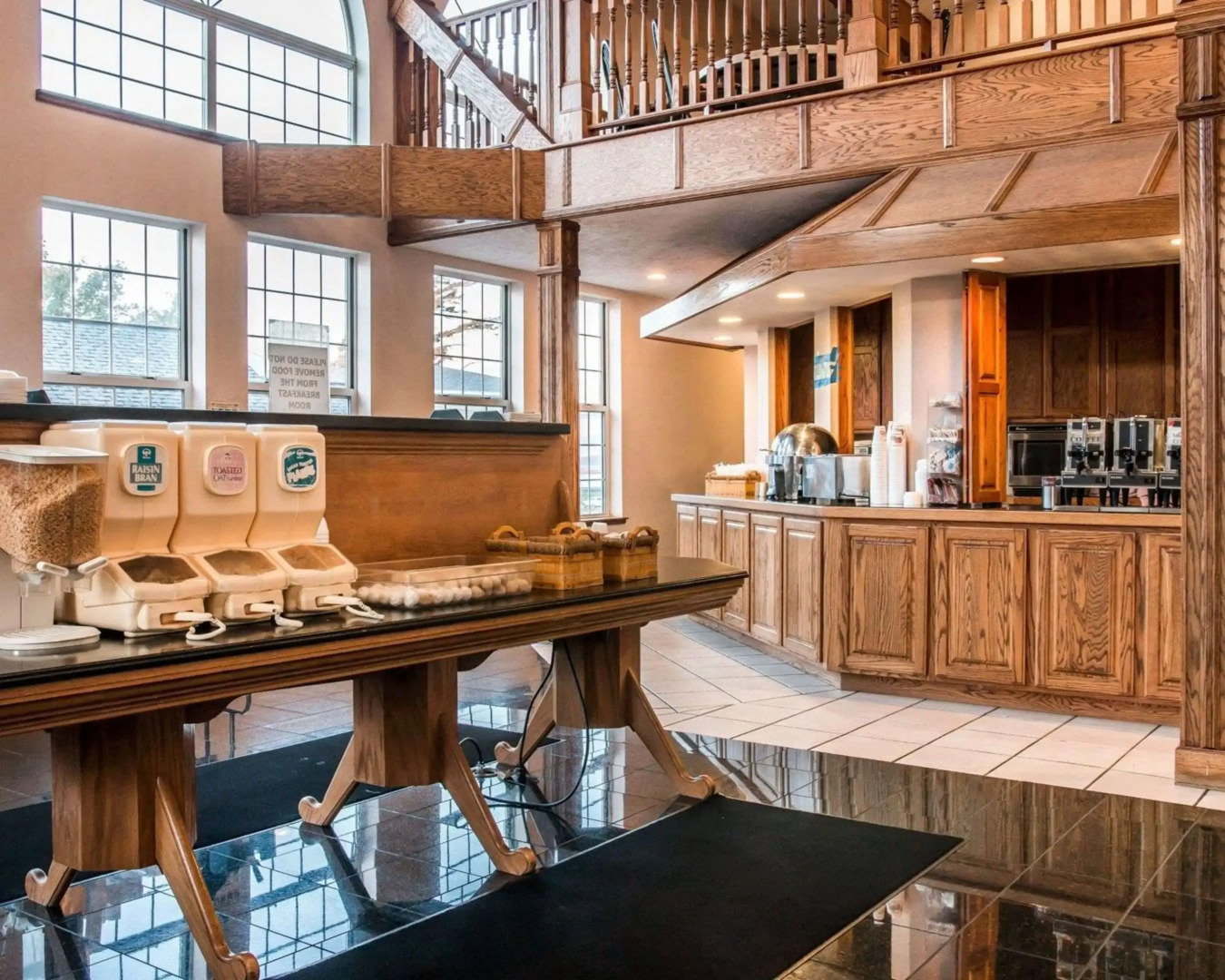 Clarion Hotel Mackinaw City Beachfront