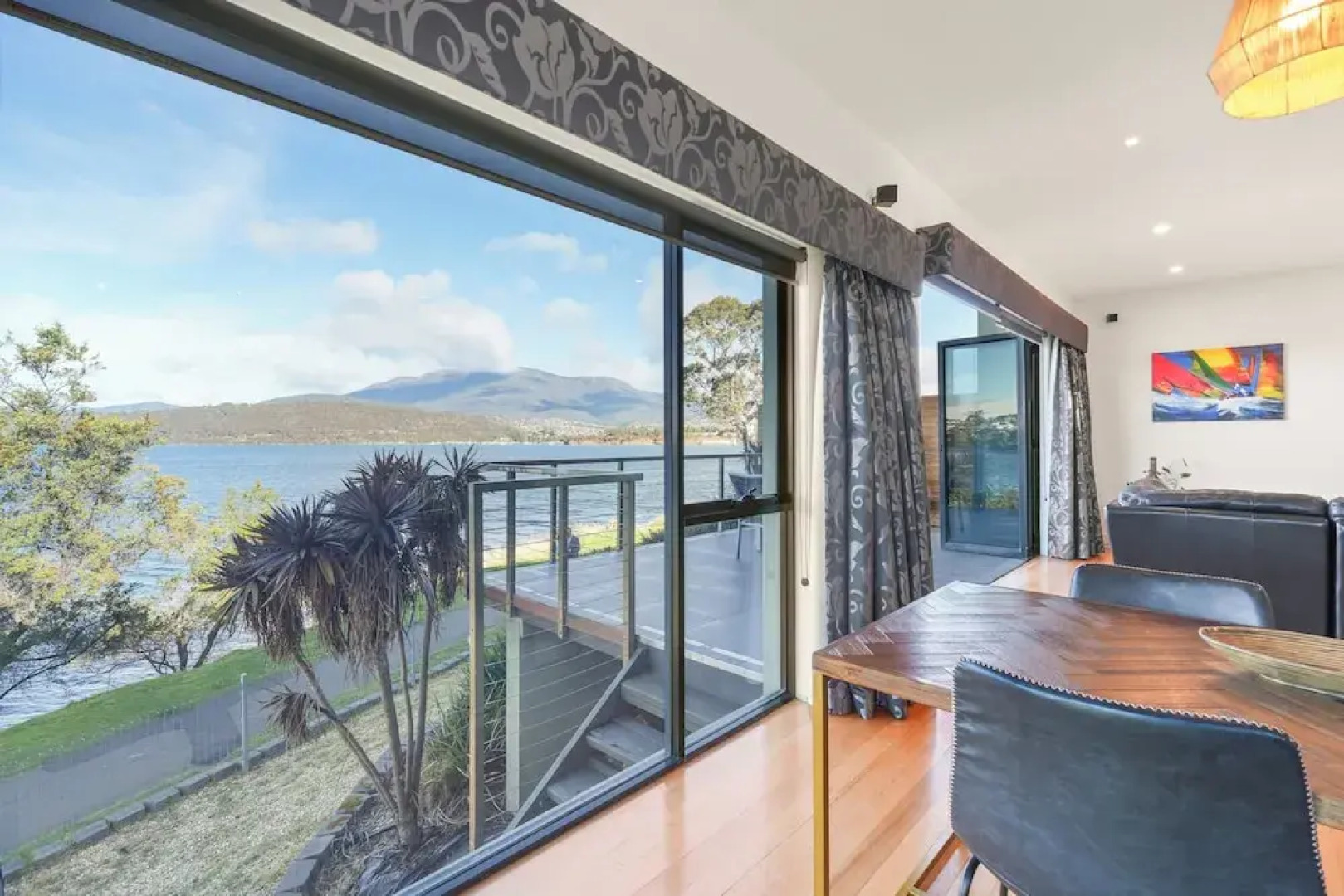 Waterfront Home - Gorgeous Views - 2 Bed