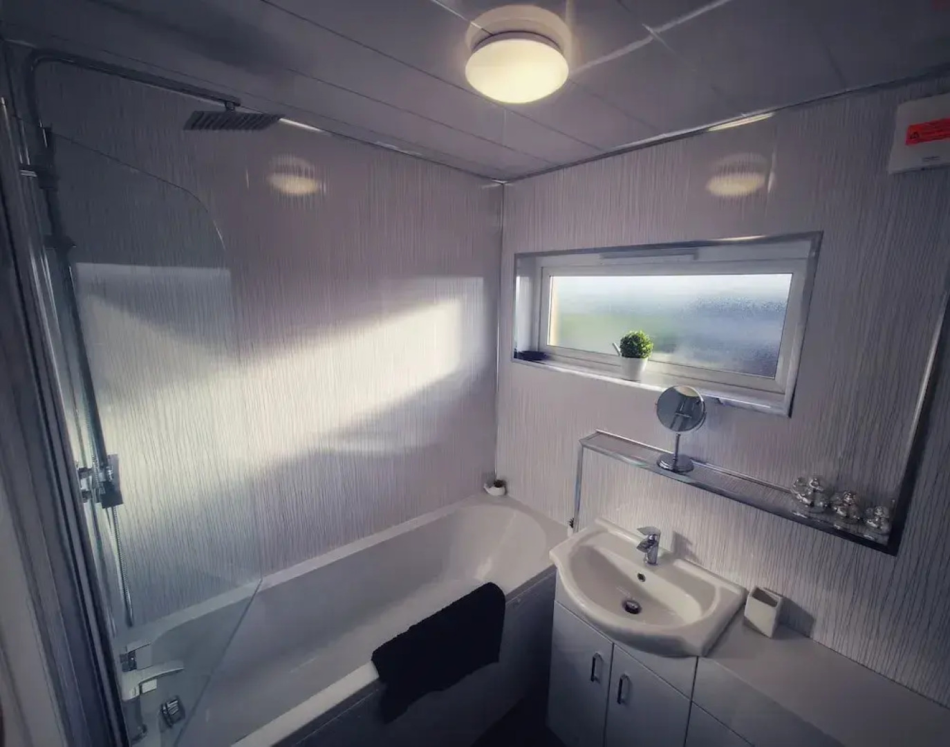 Cozy Shotts House With 2 Bedrooms