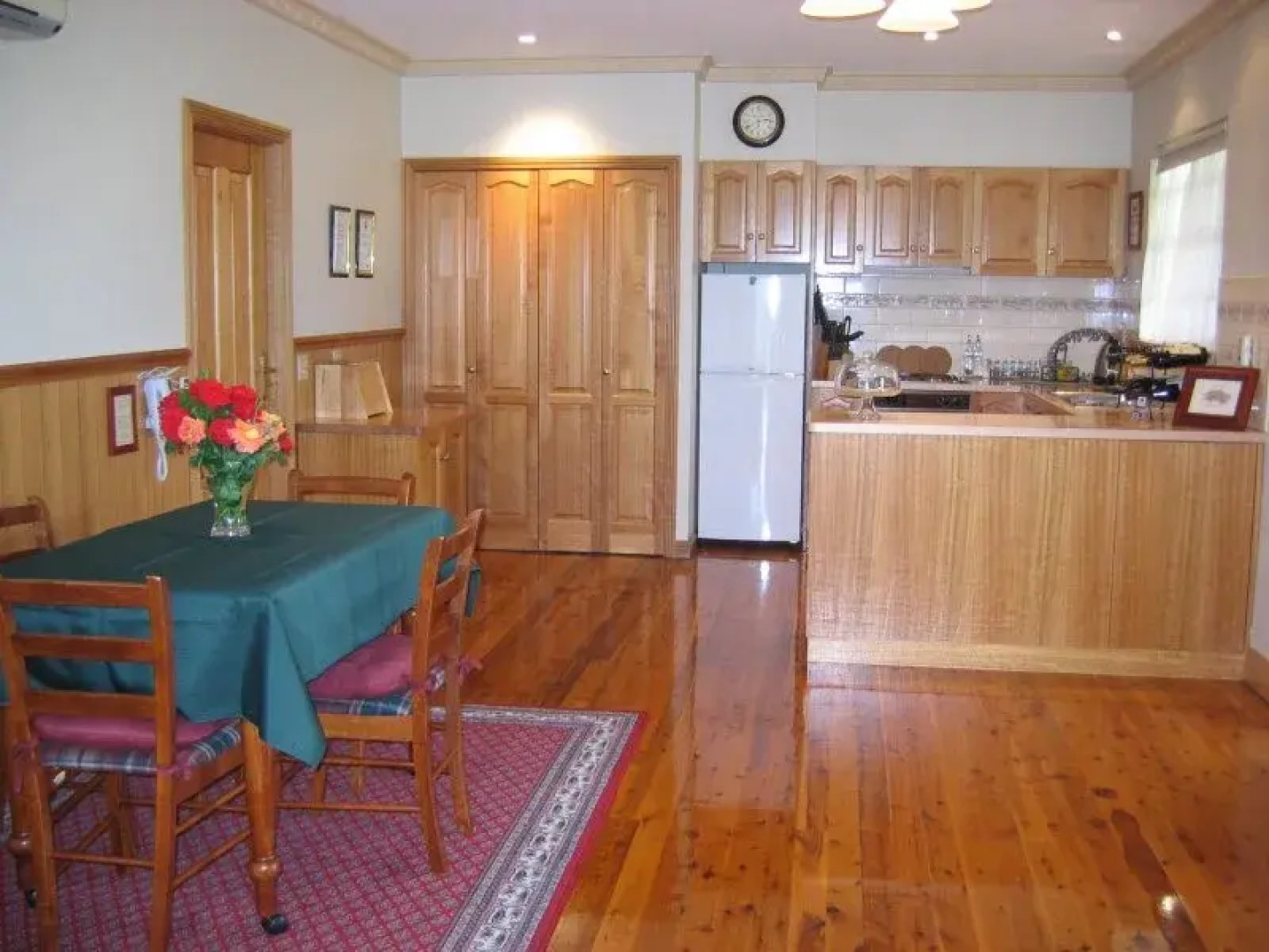 Buttercup Cottage and Private Apartment